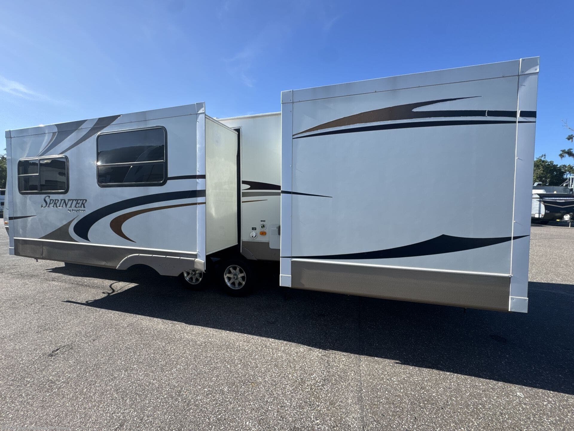 Used 2009 Keystone Sprinter 311BHS available in Dover, Florida