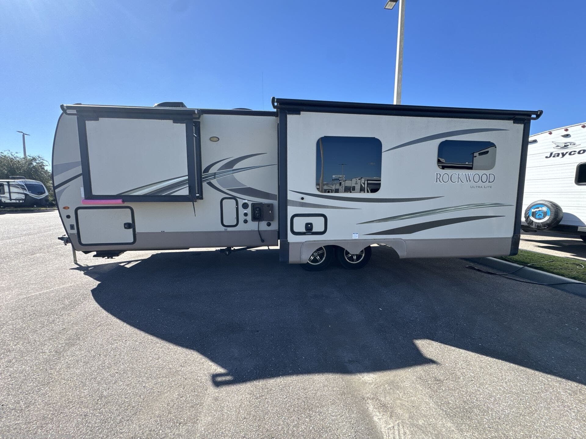 Used 2018 Forest River Rockwood Mini Lite 2520BH available in Dover, Florida