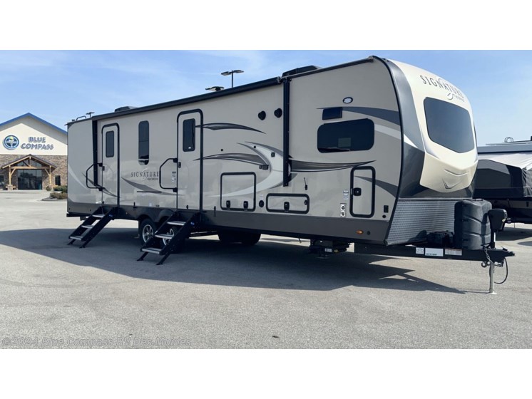 Used 2020 Forest River Rockwood Signature Ultra Lite 8335SB available in Altoona, Iowa