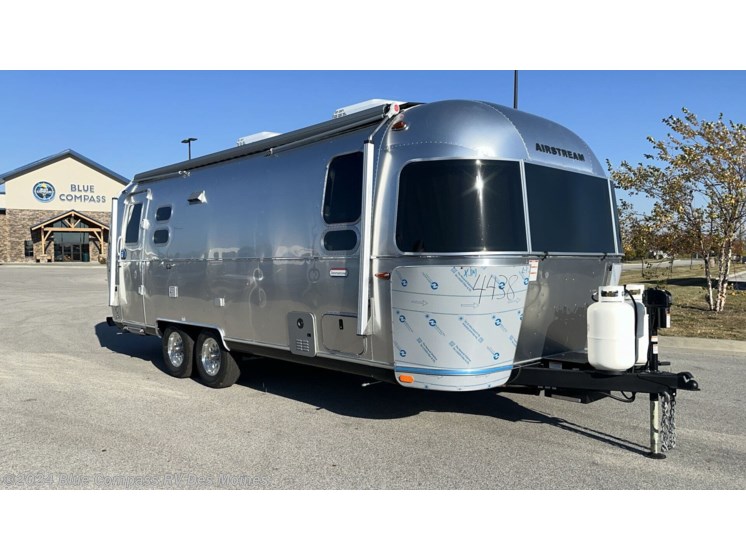 New 2025 Airstream International 25FB available in Altoona, Iowa