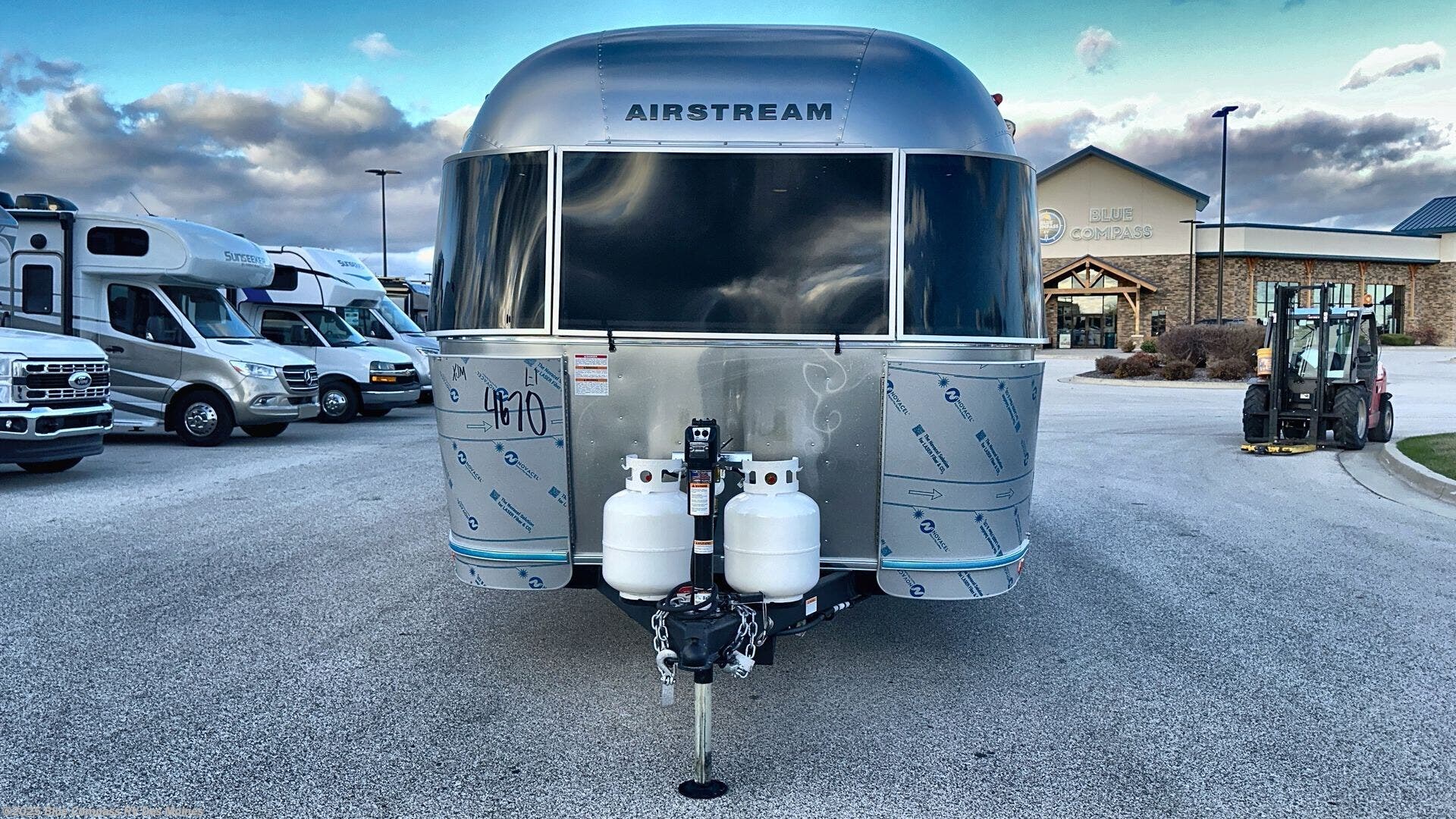 2025 Caravel 22FB by Airstream from Blue Compass RV Des Moines in Altoona, Iowa
