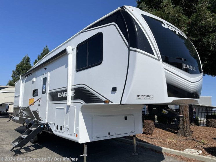 New 2024 Jayco Eagle 29.5BHDS available in Altoona, Iowa