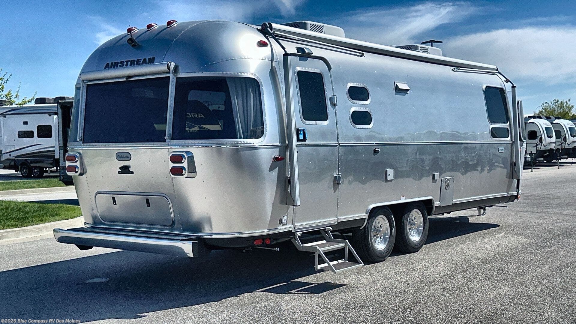 New 2025 Airstream Globetrotter 27FB available in Altoona, Iowa