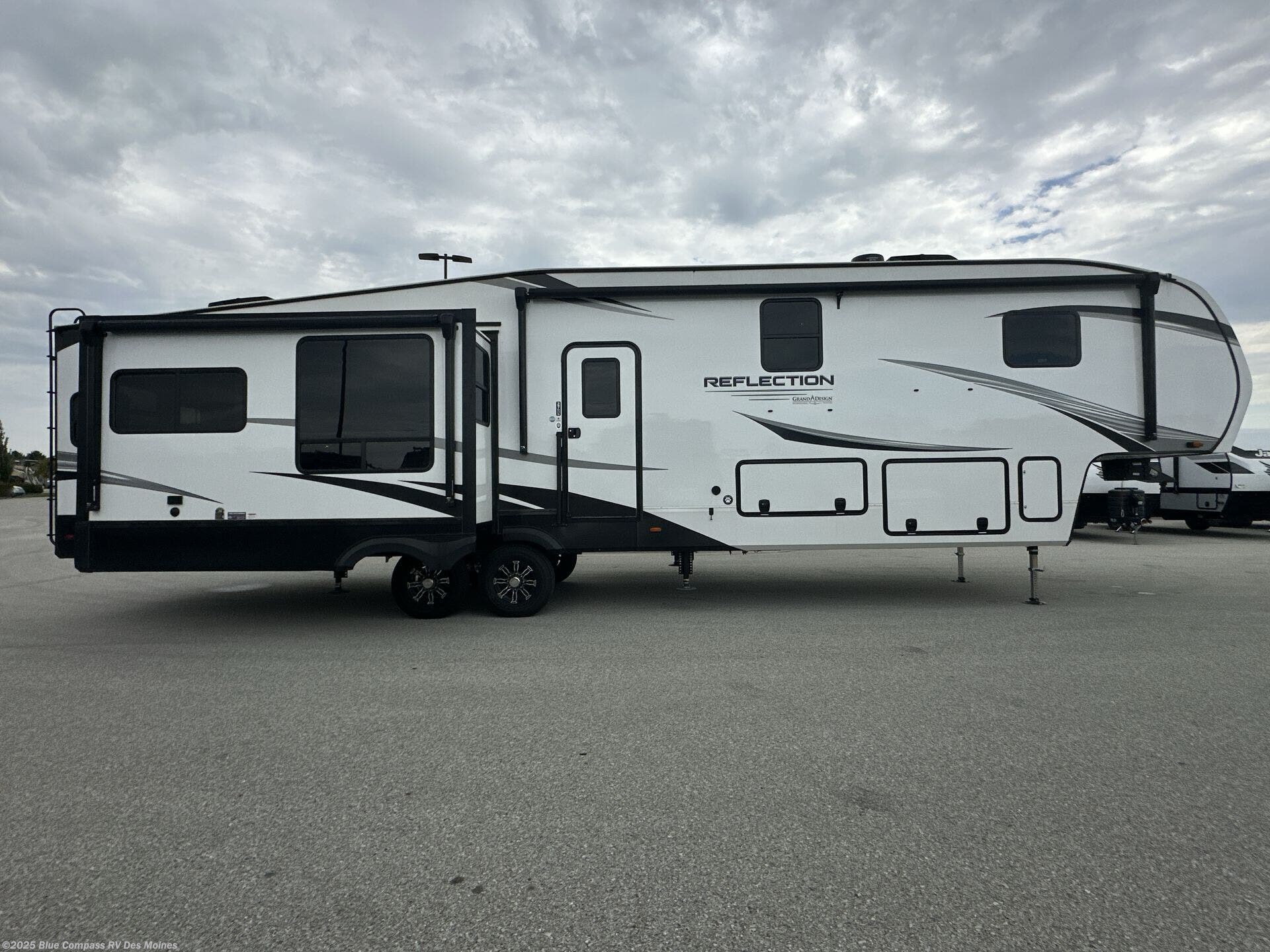 2024 Reflection 367BHS by Grand Design from Blue Compass RV Des Moines in Altoona, Iowa