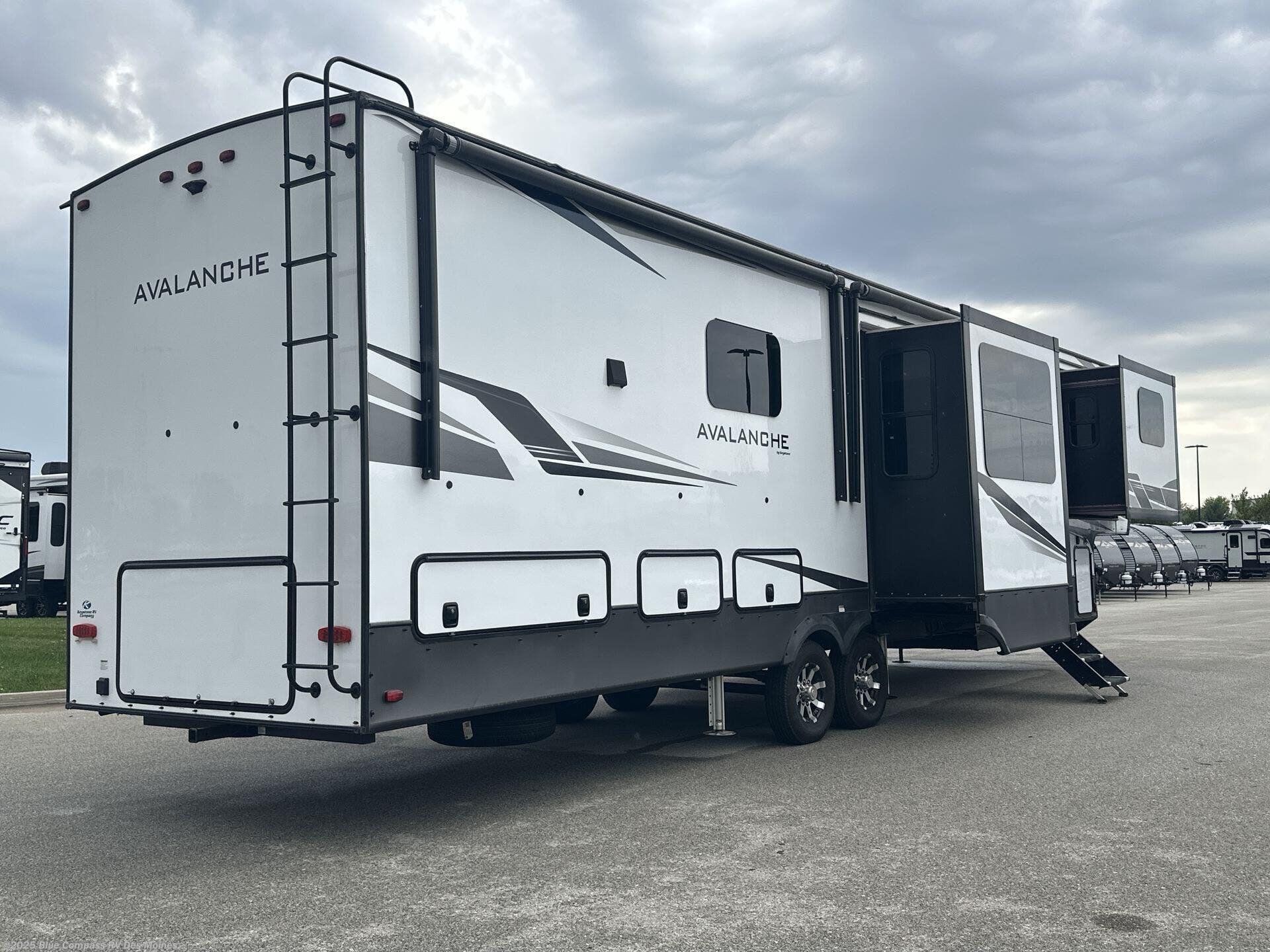 Used 2020 Keystone Avalanche 382FL available in Altoona, Iowa