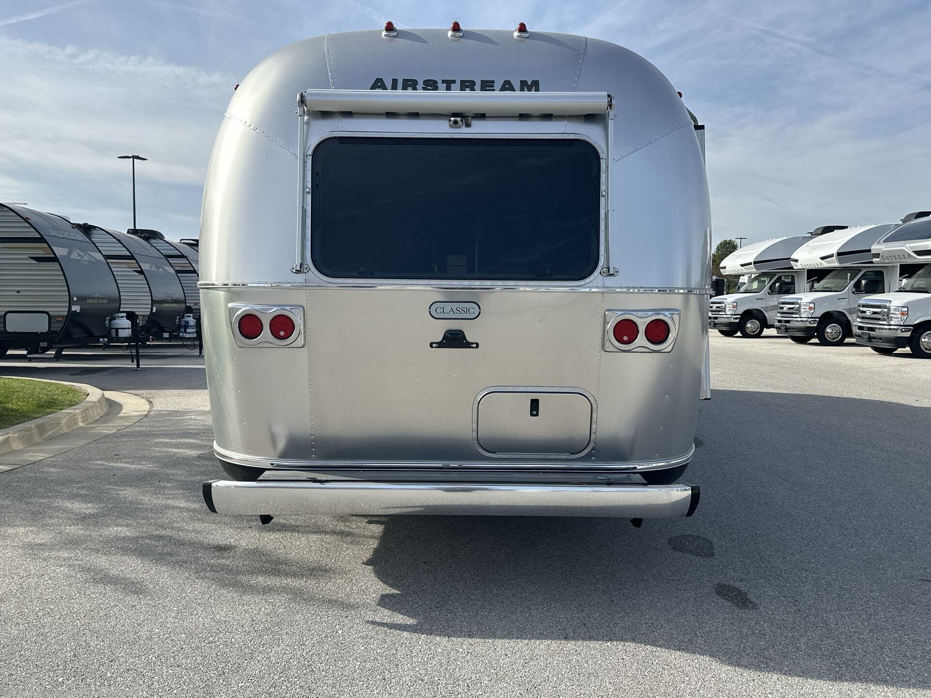 2026 Classic 33FB by Airstream from Blue Compass RV Des Moines in Altoona, Iowa