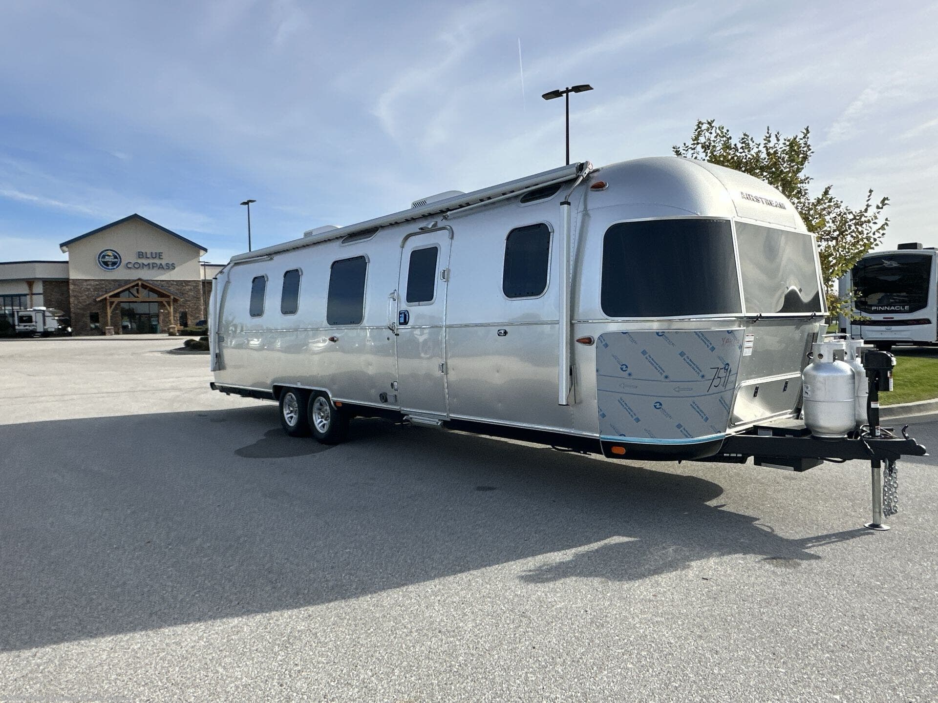 New 2026 Airstream Classic 33FB available in Altoona, Iowa