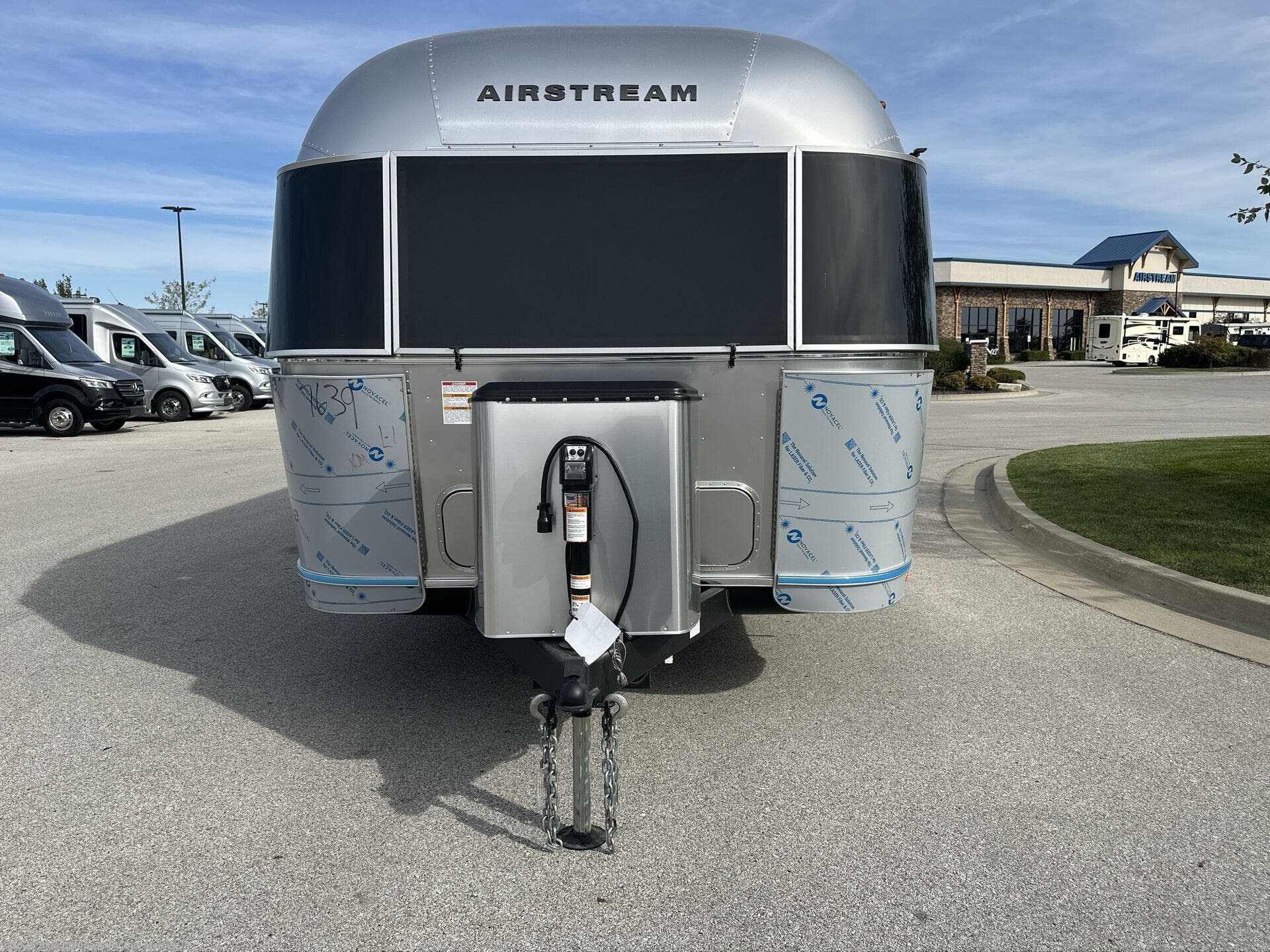 2026 Flying Cloud 27FB Twin by Airstream from Blue Compass RV Des Moines in Altoona, Iowa