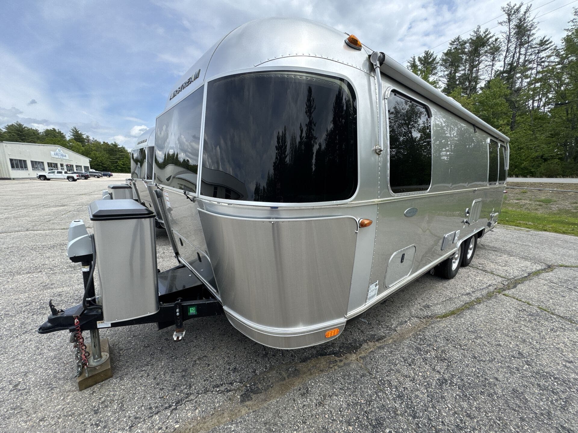 Used 2019 Airstream Flying Cloud 25FB Twin available in Altoona, Iowa
