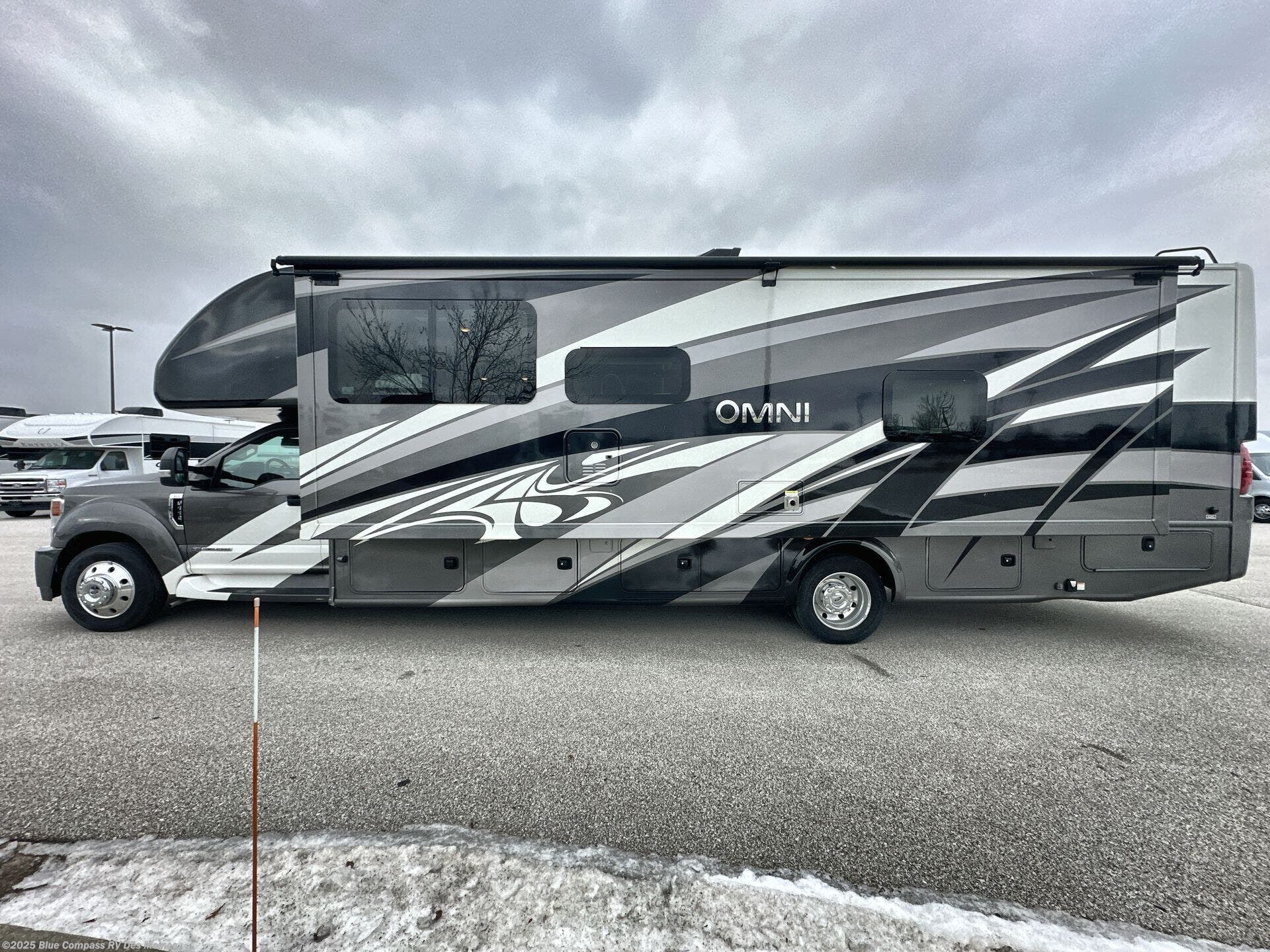 2021 Omni BH35 by Thor Motor Coach from Blue Compass RV Des Moines in Altoona, Iowa