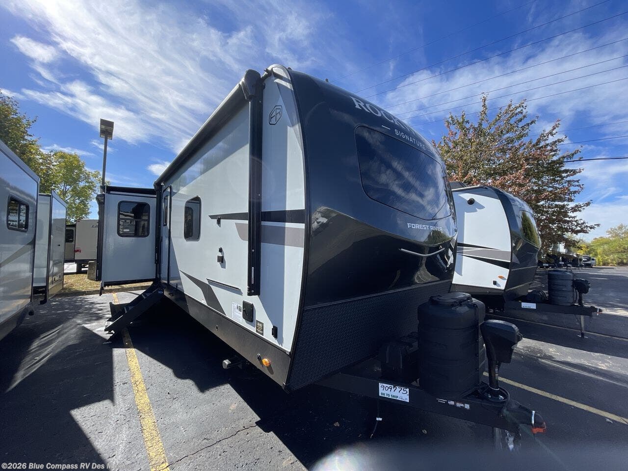 2026 Rockwood Signature 8337RL by Forest River from Blue Compass RV Des Moines in Altoona, Iowa