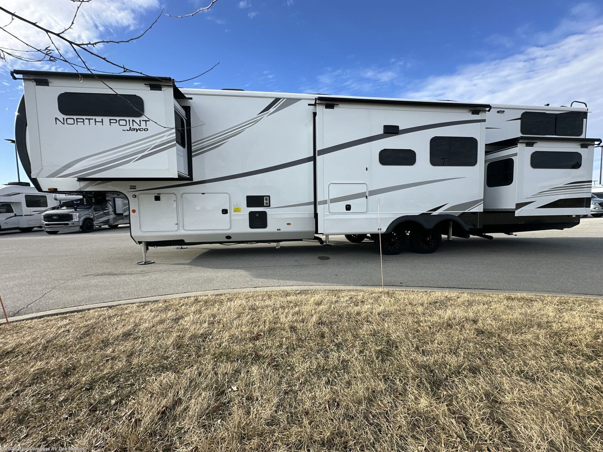 2026 North Point 390CKDS by Jayco from Blue Compass RV Des Moines in Altoona, Iowa