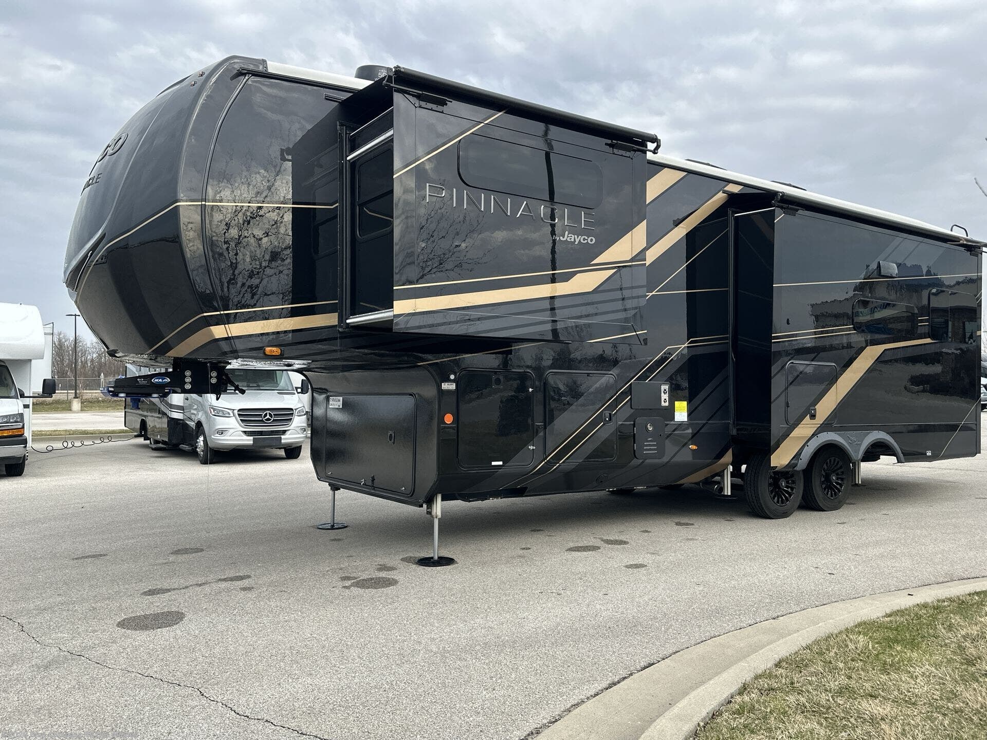 New 2026 Jayco Pinnacle 32RLTS available in Altoona, Iowa