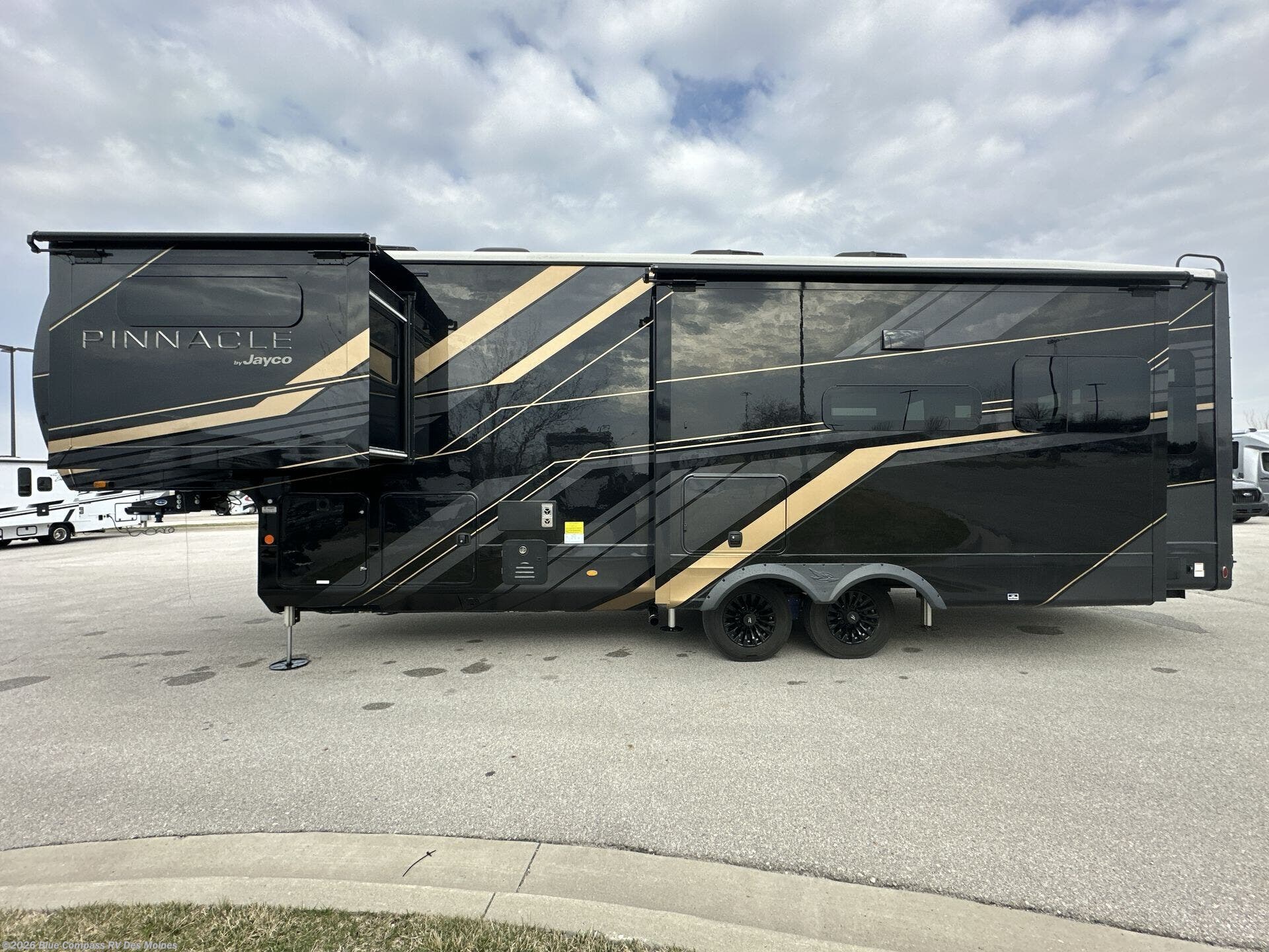 2026 Pinnacle 32RLTS by Jayco from Blue Compass RV Des Moines in Altoona, Iowa