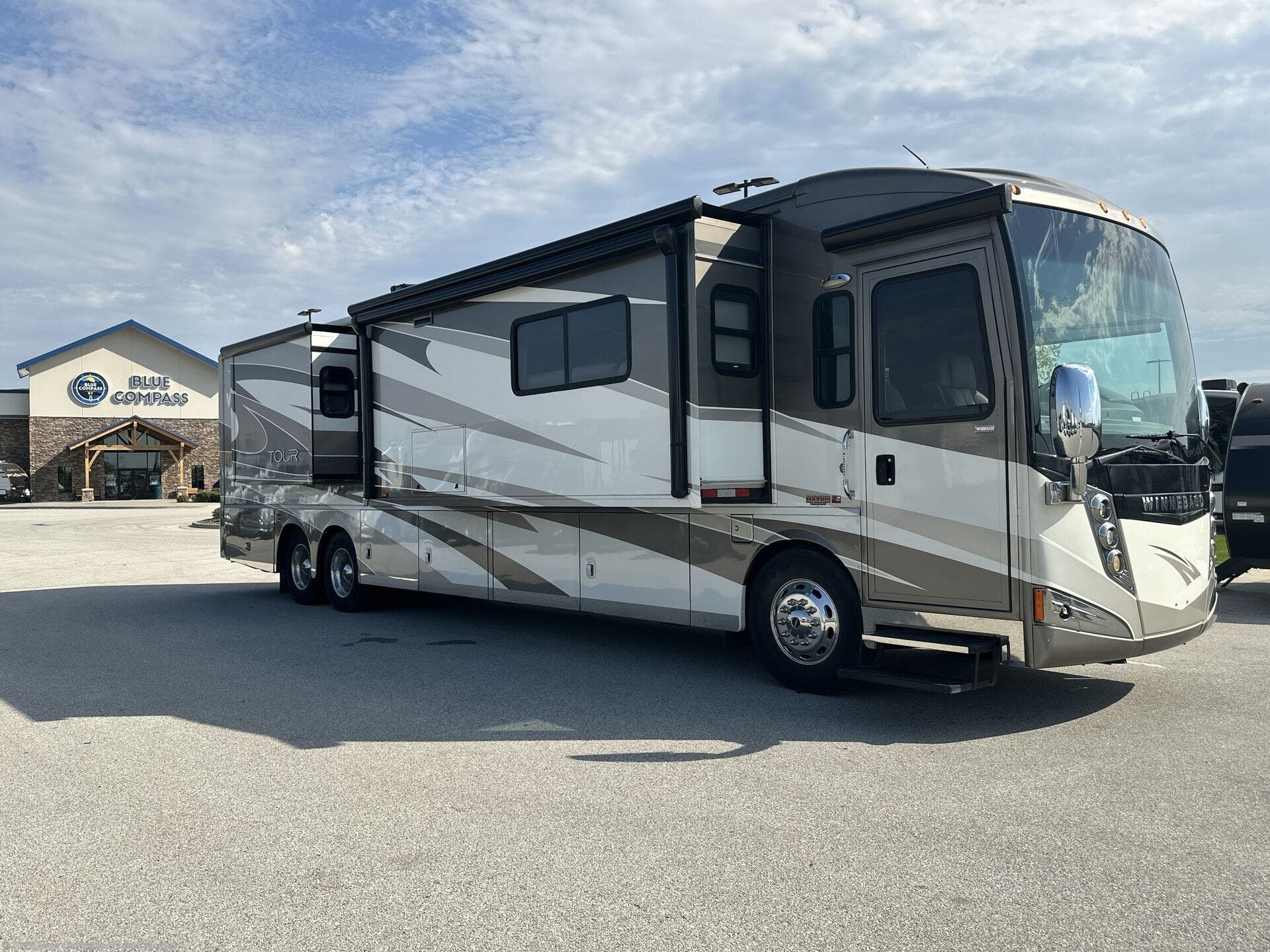 2013 Tour 42QD by Winnebago from Blue Compass RV Des Moines in Altoona, Iowa