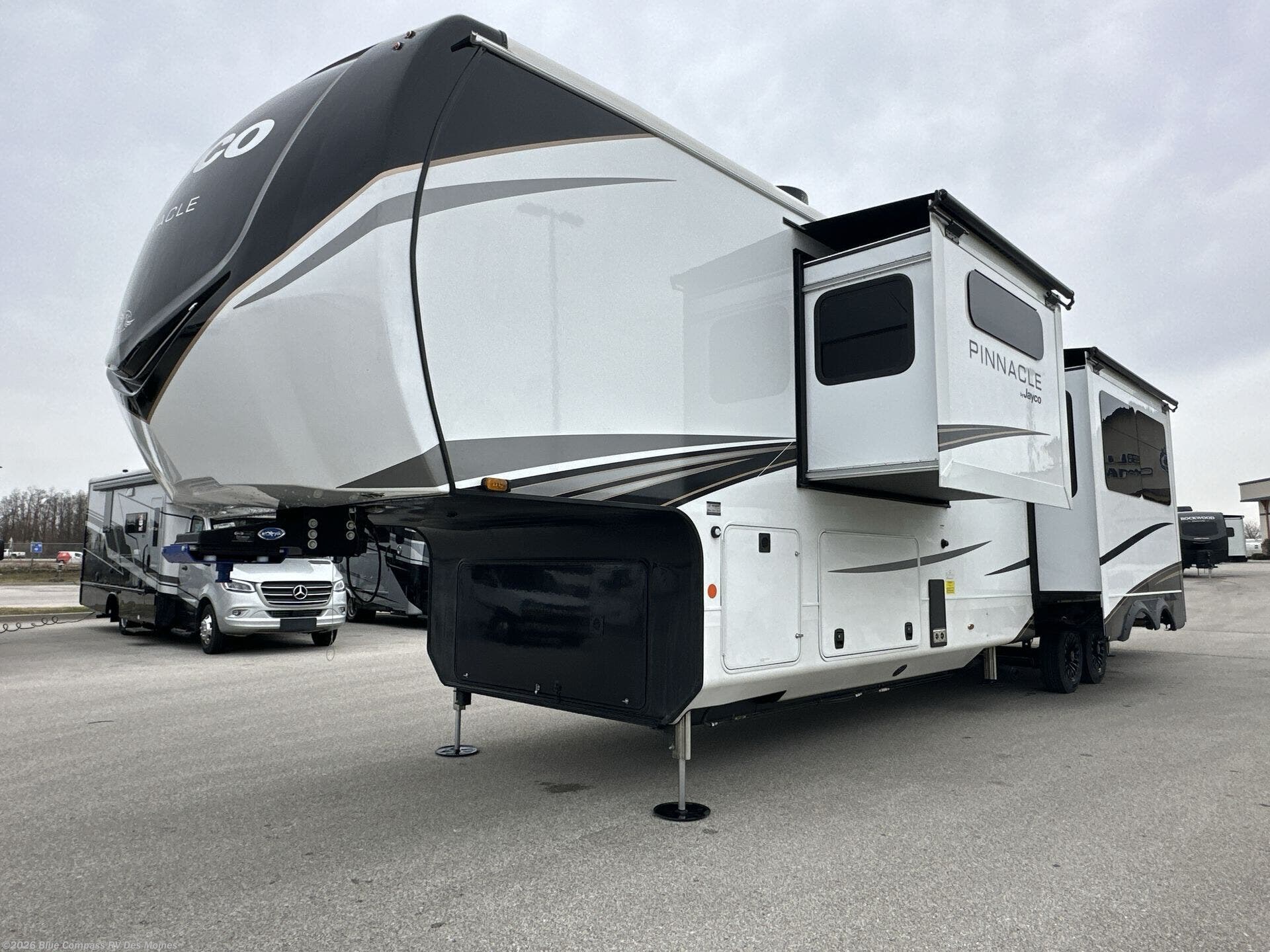 New 2026 Jayco Pinnacle 38FBRK available in Altoona, Iowa