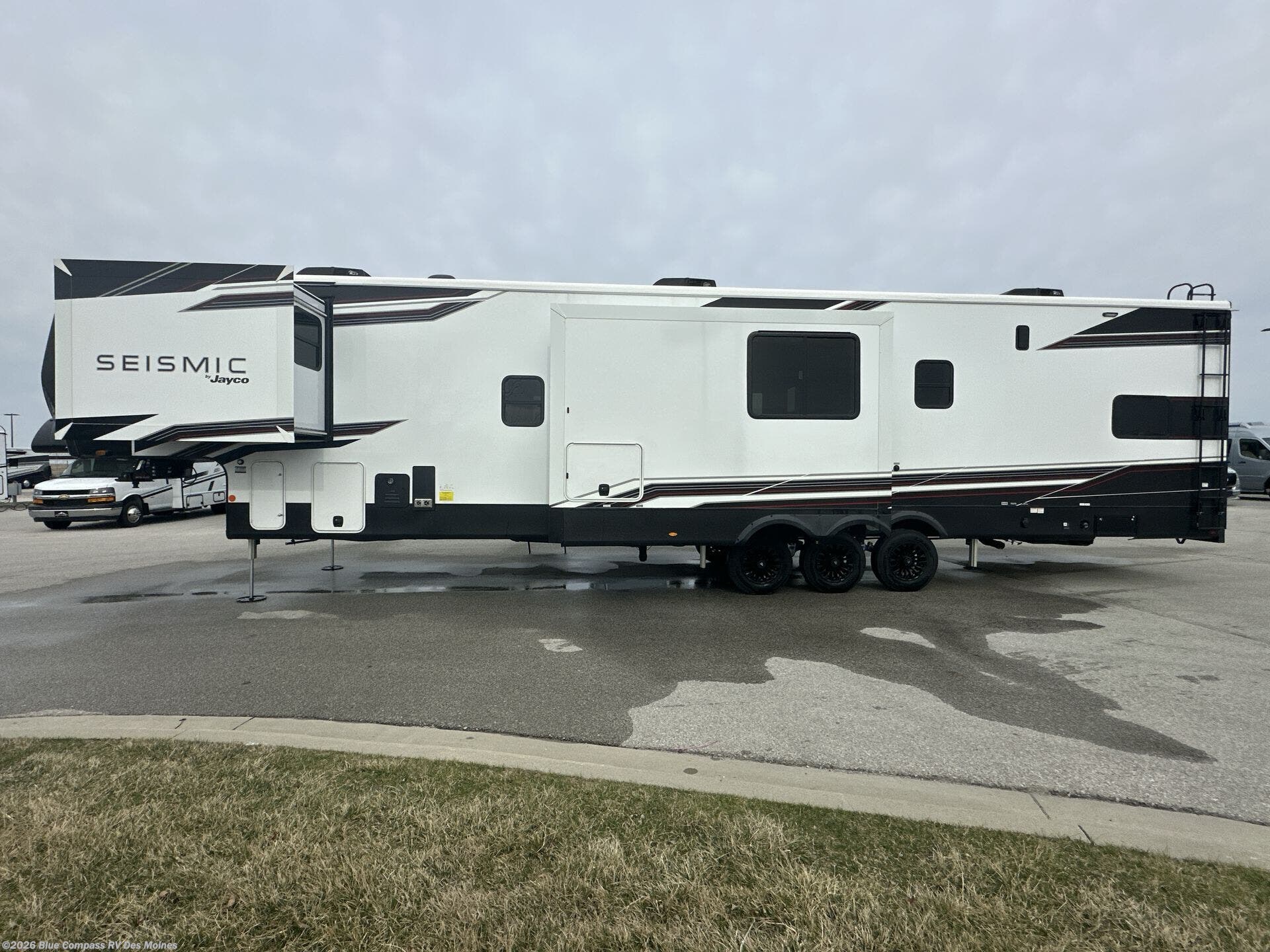 2026 Seismic 395 by Jayco from Blue Compass RV Des Moines in Altoona, Iowa