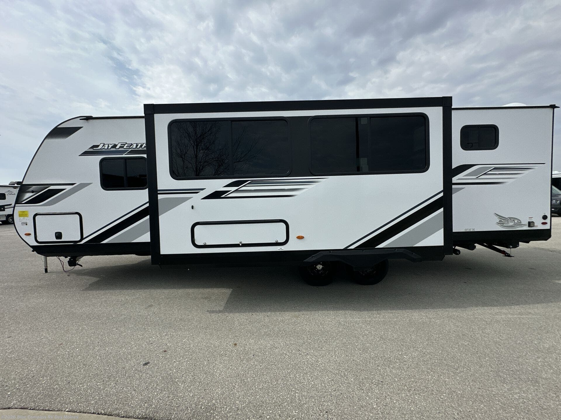 2026 Jay Feather 27BH by Jayco from Blue Compass RV Des Moines in Altoona, Iowa