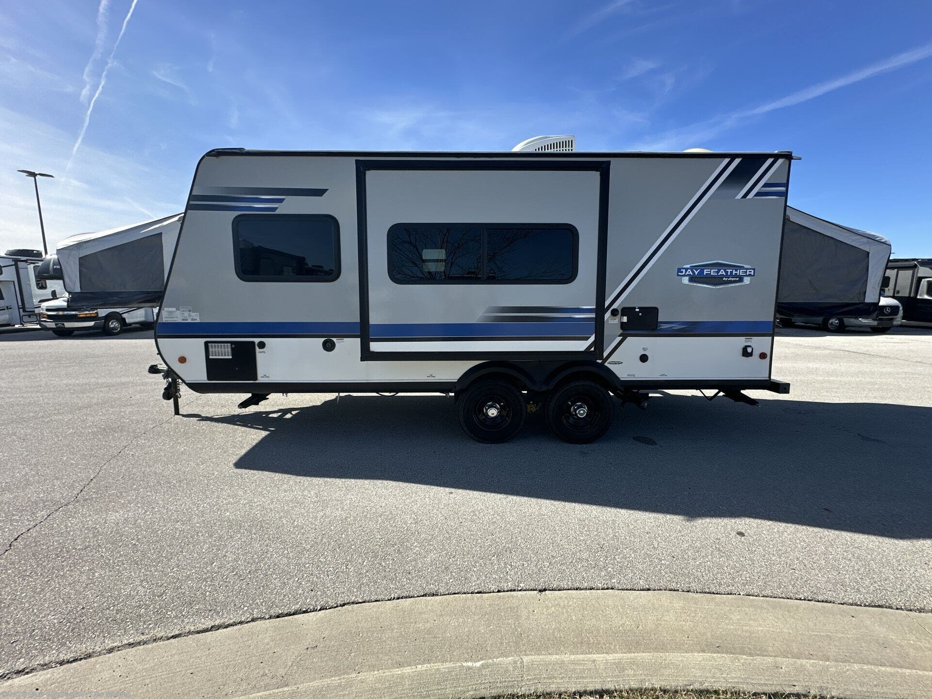 2018 Jay Feather 7 19XUD by Jayco from Blue Compass RV Des Moines in Altoona, Iowa