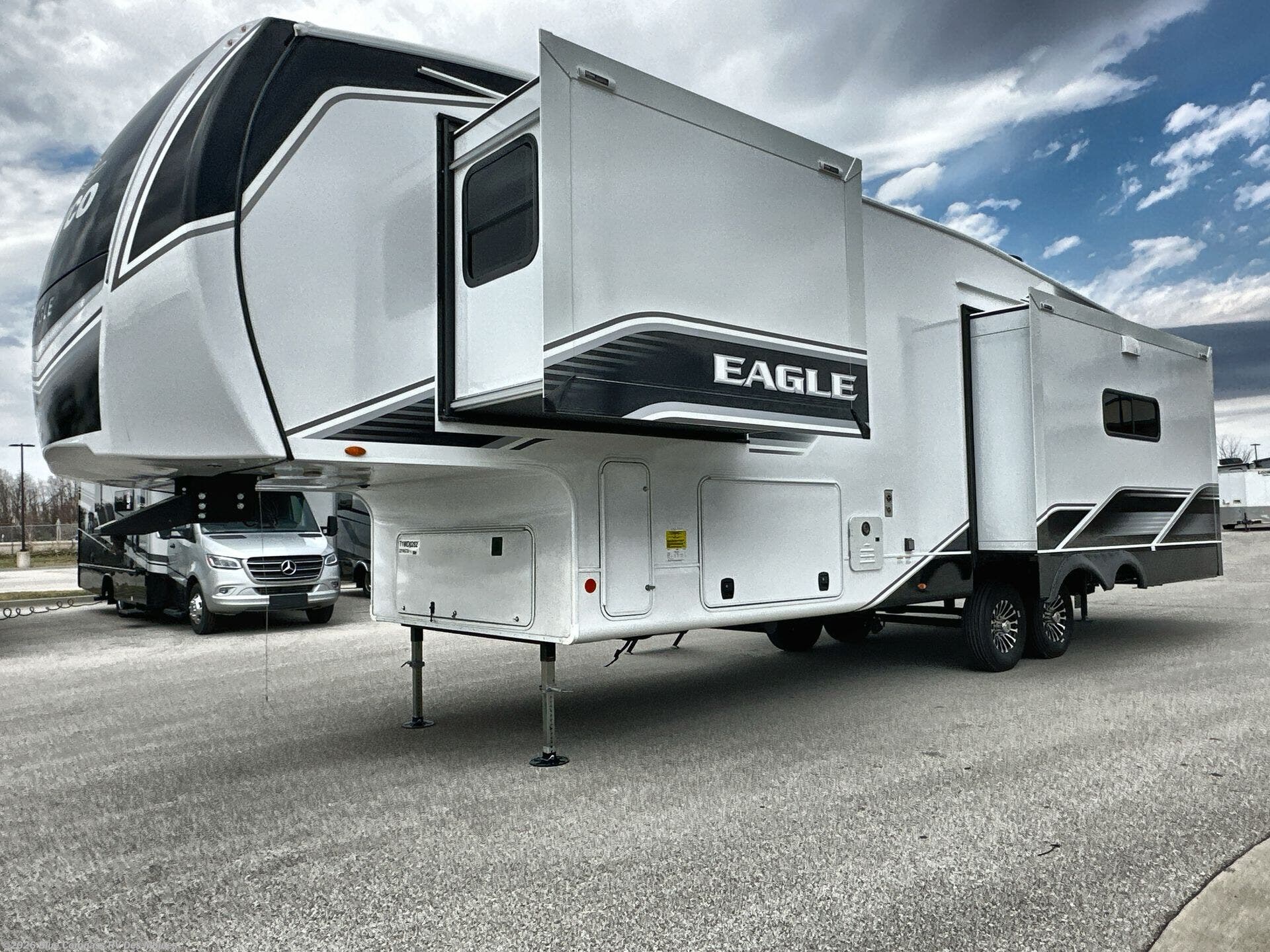 New 2026 Jayco Eagle 321RSTS available in Altoona, Iowa