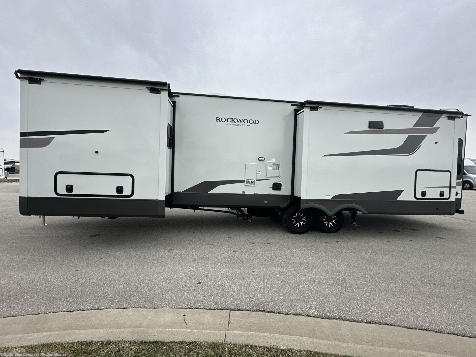 2026 Rockwood Signature 8337RL by Forest River from Blue Compass RV Des Moines in Altoona, Iowa