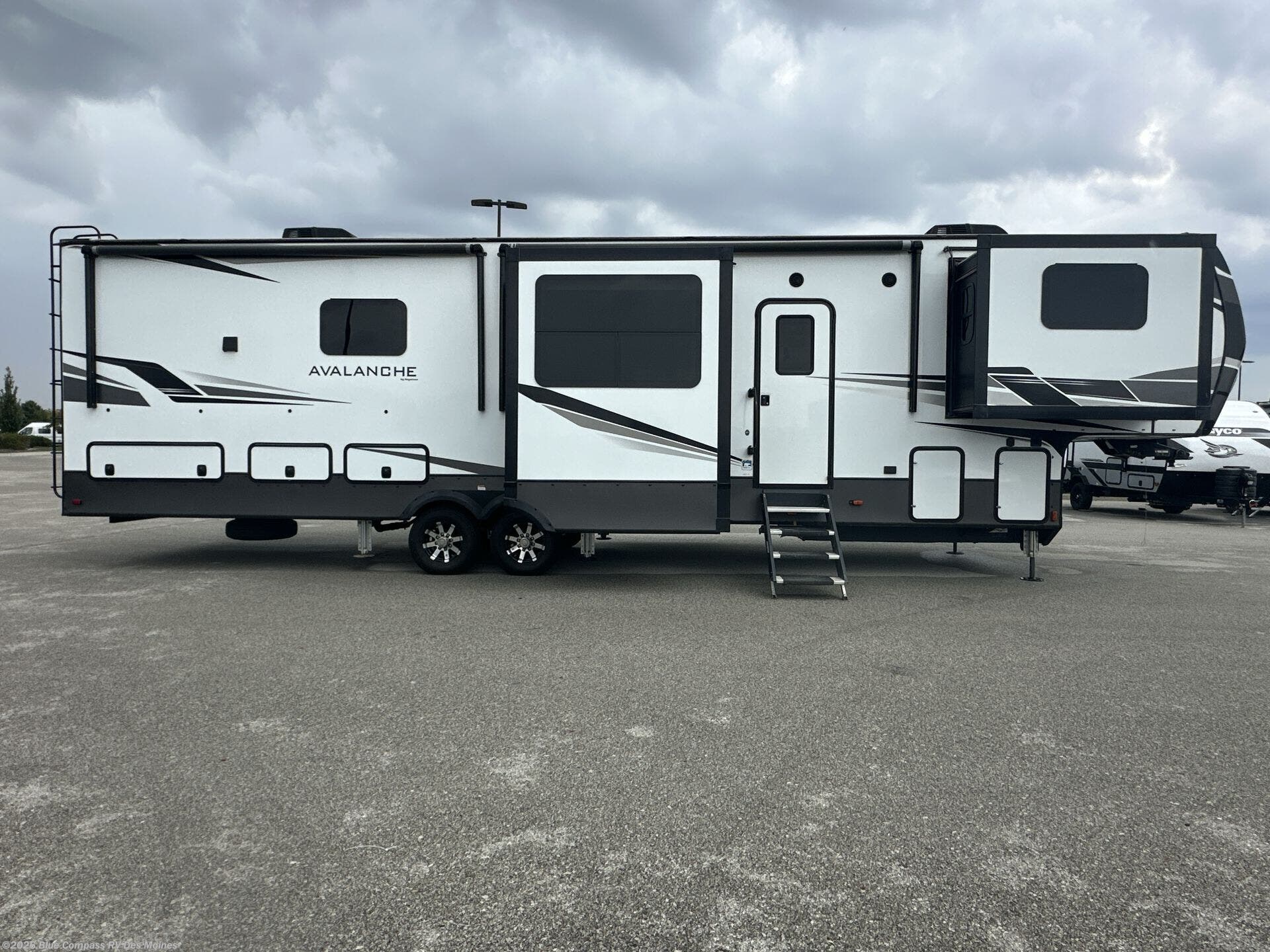 2020 Avalanche 382FL by Keystone from Blue Compass RV Des Moines in Altoona, Iowa