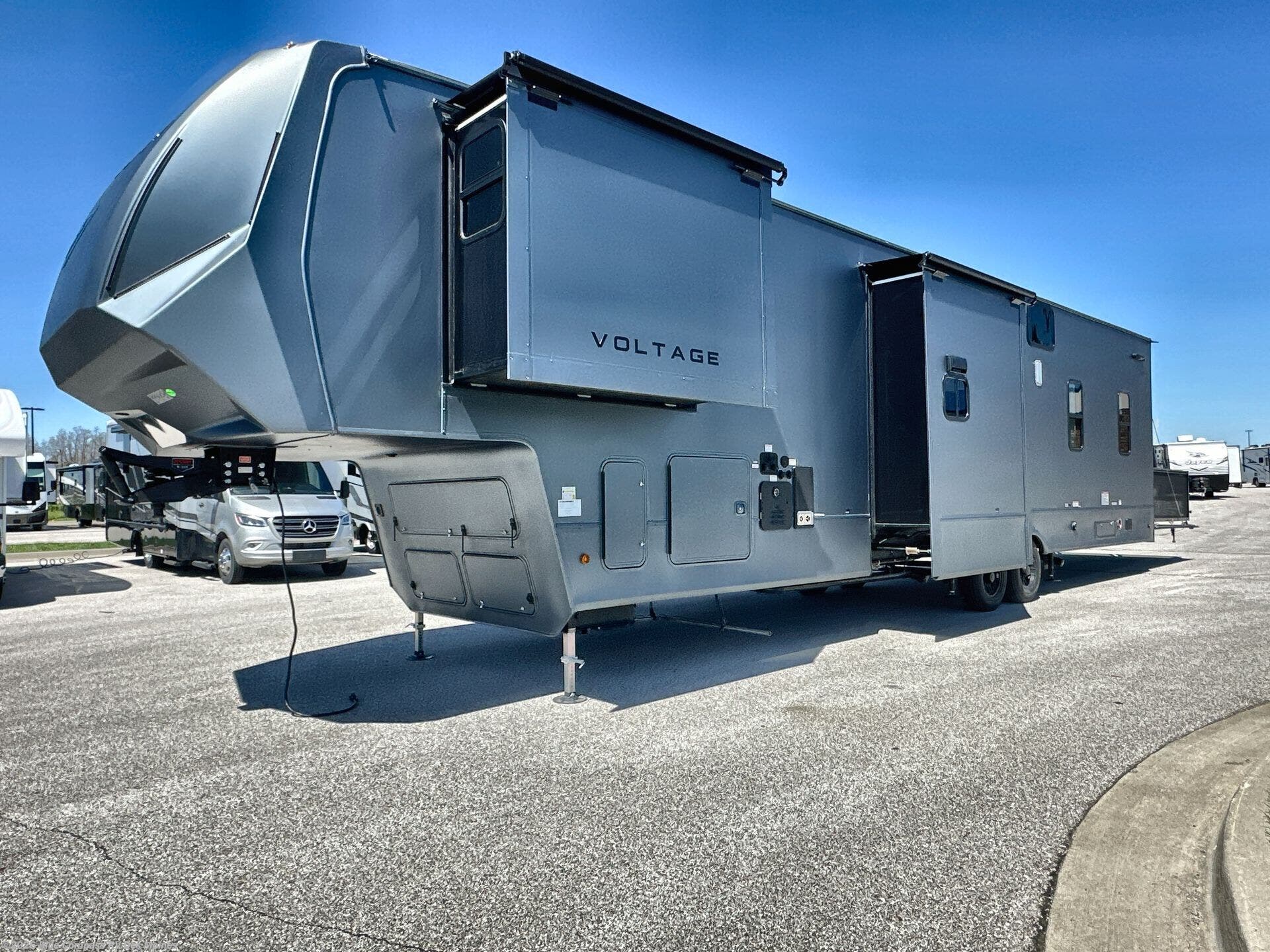 New 2026 Dutchmen Voltage V-Series 3850 available in Altoona, Iowa