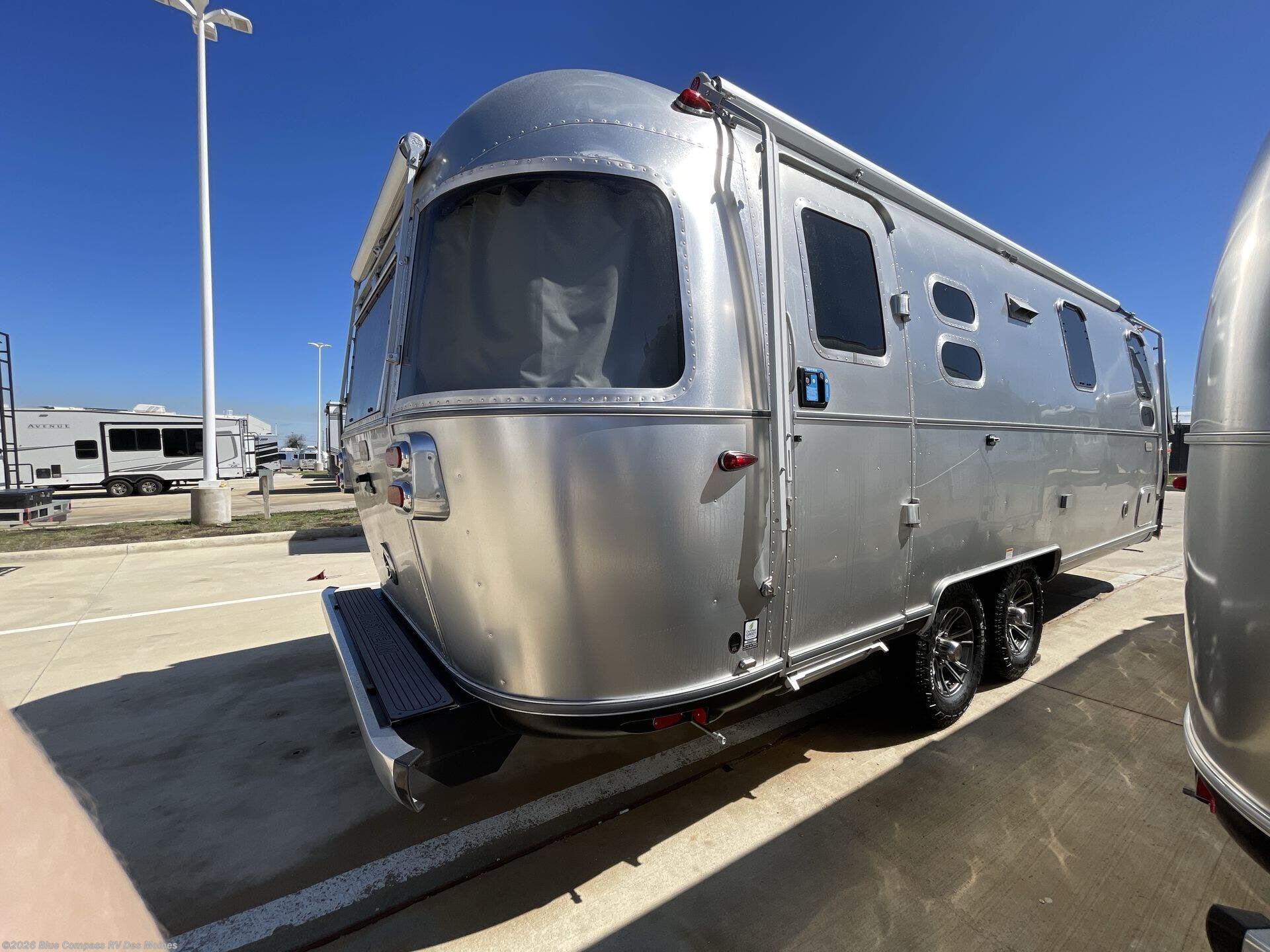 2026 Trade Wind 25FB by Airstream from Blue Compass RV Des Moines in Altoona, Iowa