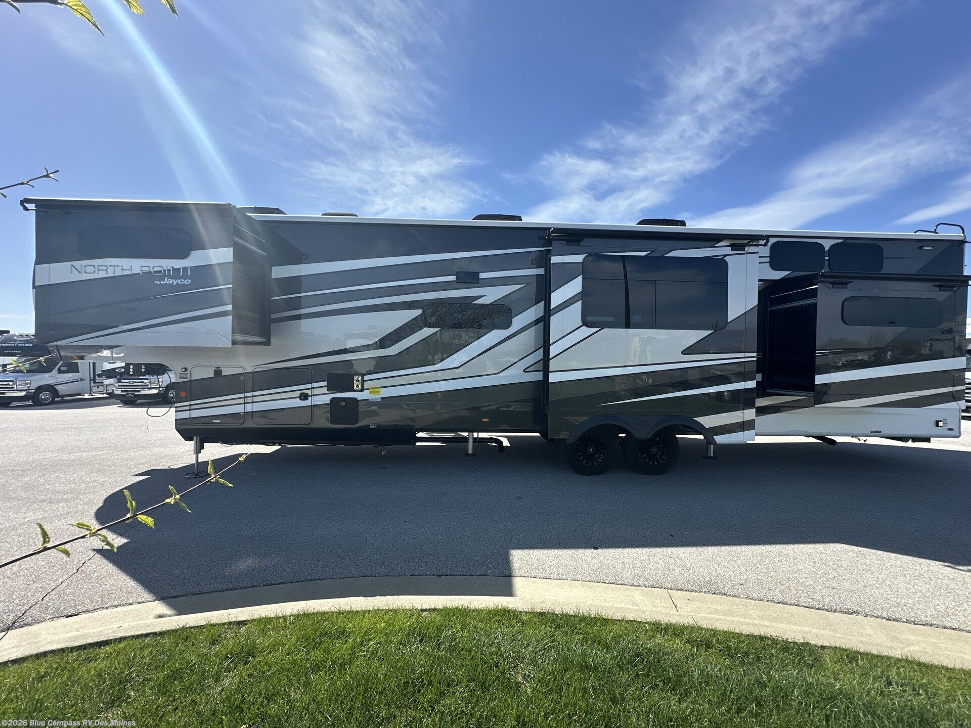 2026 North Point 395DSDB by Jayco from Blue Compass RV Des Moines in Altoona, Iowa