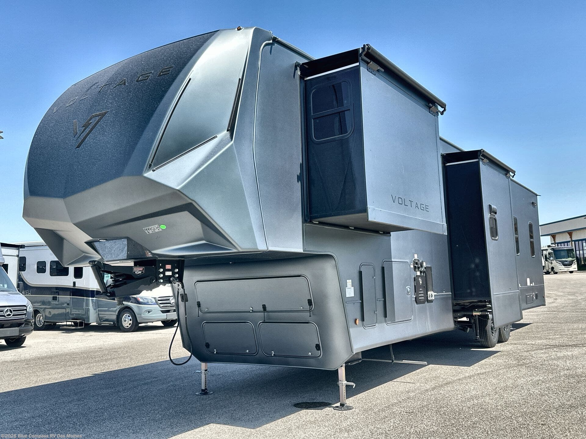 New 2026 Dutchmen Voltage V-Series 3850 available in Altoona, Iowa