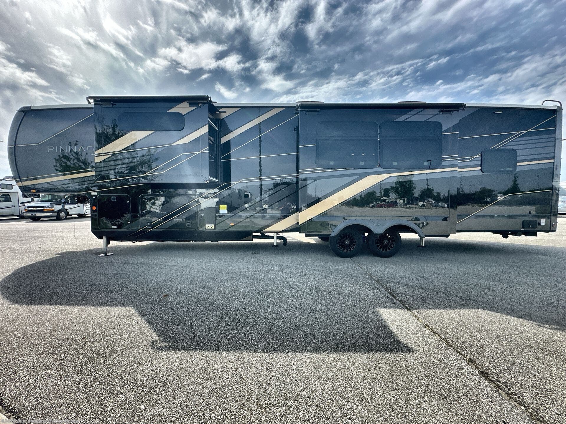 2026 Pinnacle 38FBRK by Jayco from Blue Compass RV Des Moines in Altoona, Iowa