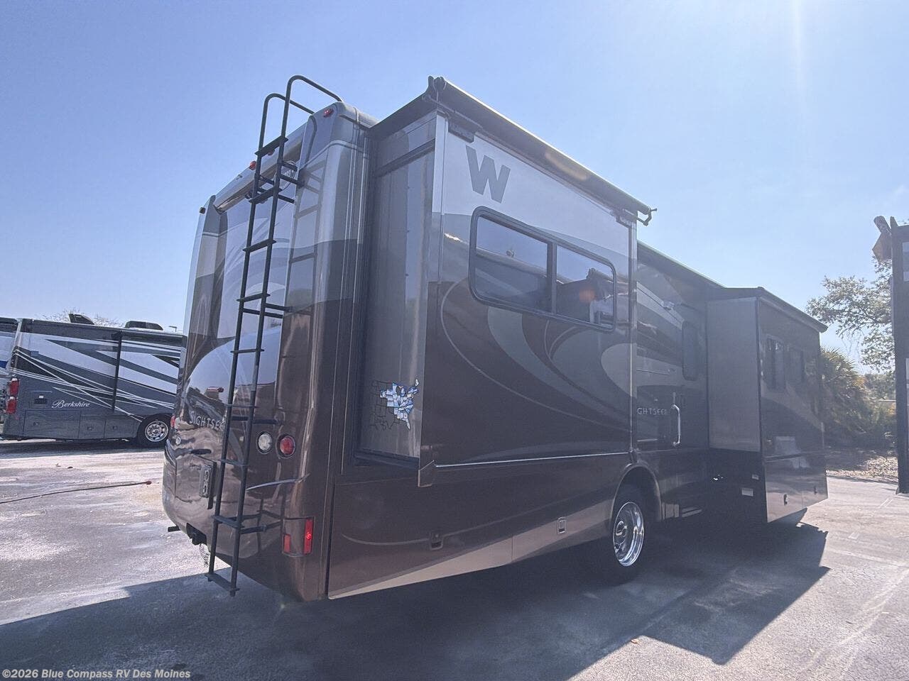 2013 Sightseer 33C by Winnebago from Blue Compass RV Des Moines in Altoona, Iowa