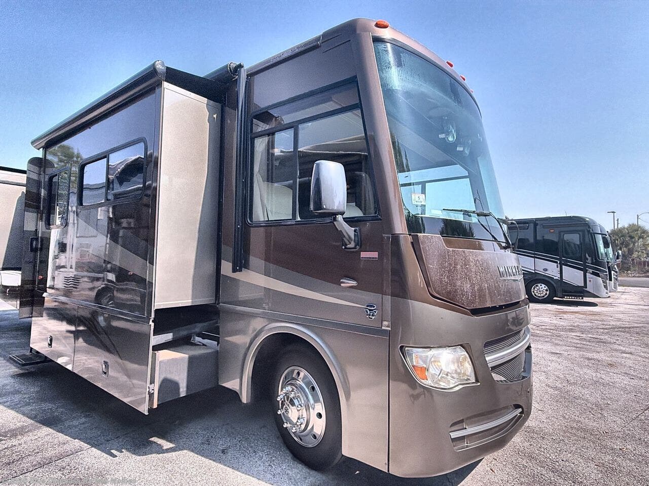 2013 Winnebago Sightseer 33C - Used Class A For Sale by Blue Compass RV Des Moines in Altoona, Iowa features Slideout