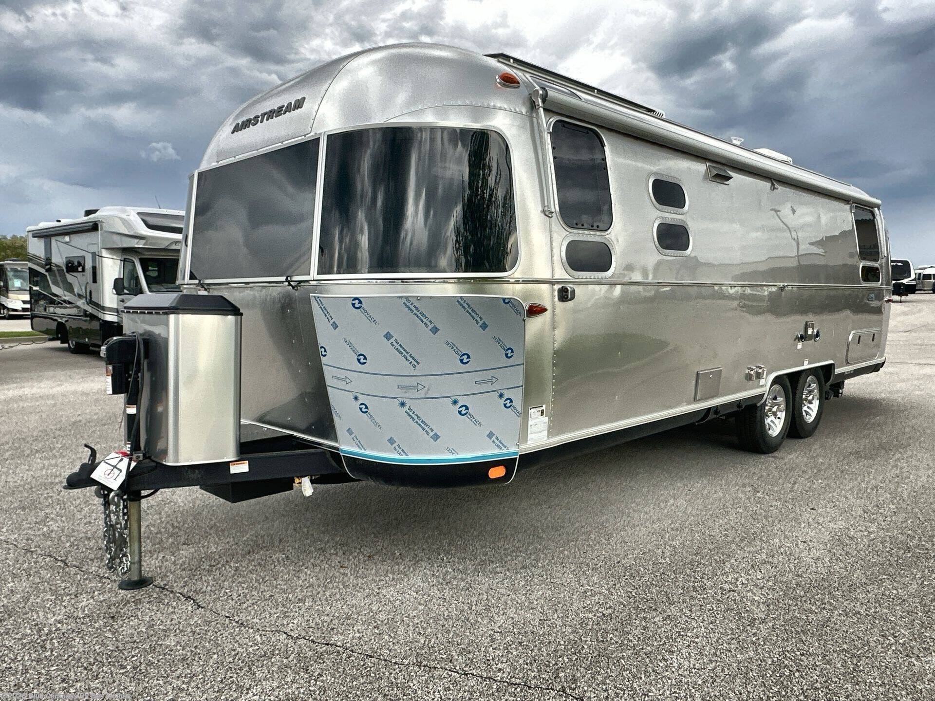 New 2026 Airstream Classic 28RB Twin available in Altoona, Iowa