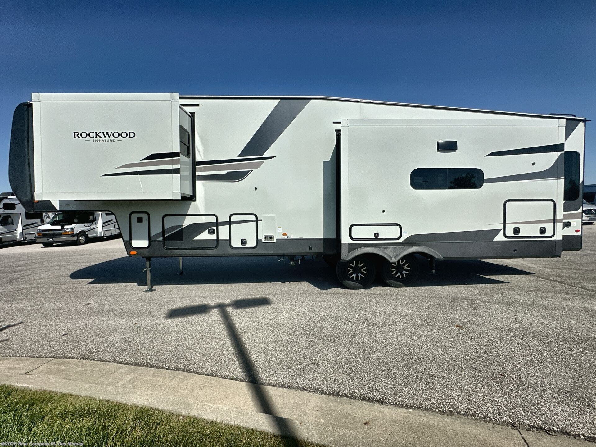 2026 Rockwood Signature R361RLS by Forest River from Blue Compass RV Des Moines in Altoona, Iowa