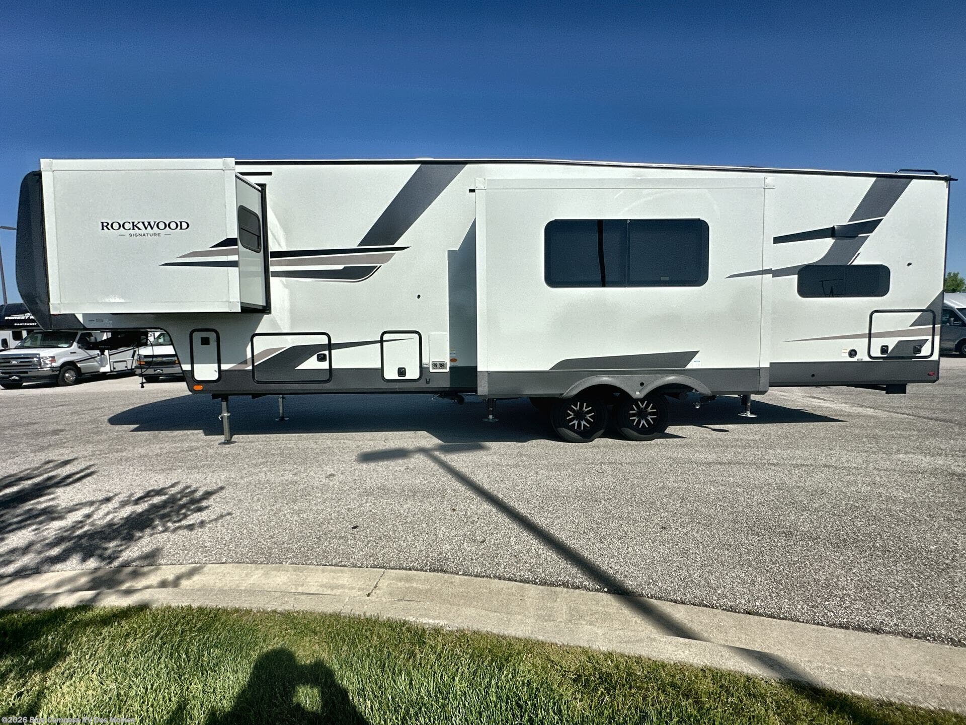 2026 Rockwood Signature 404SRK by Forest River from Blue Compass RV Des Moines in Altoona, Iowa