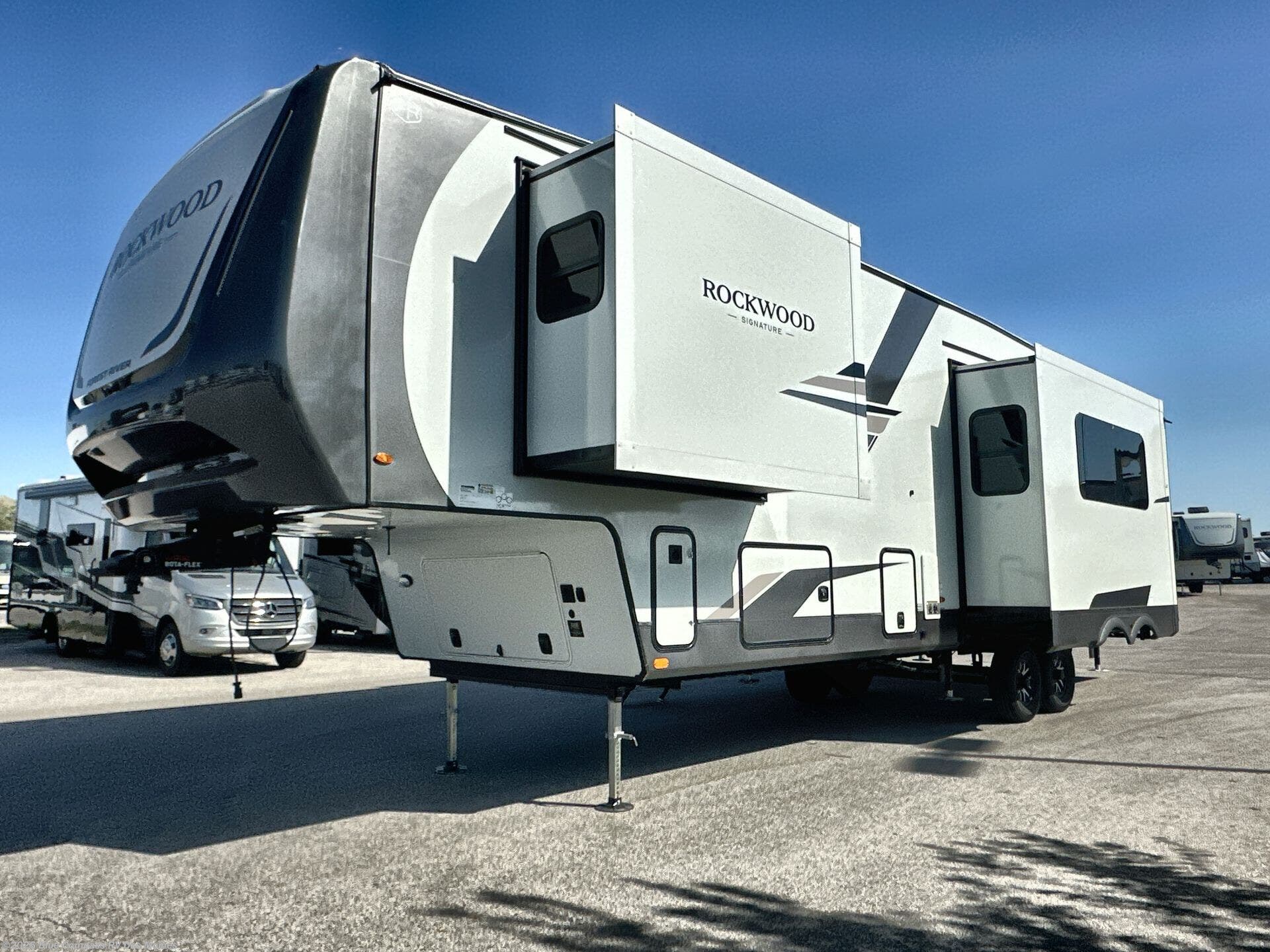 New 2026 Forest River Rockwood Signature 404SRK available in Altoona, Iowa