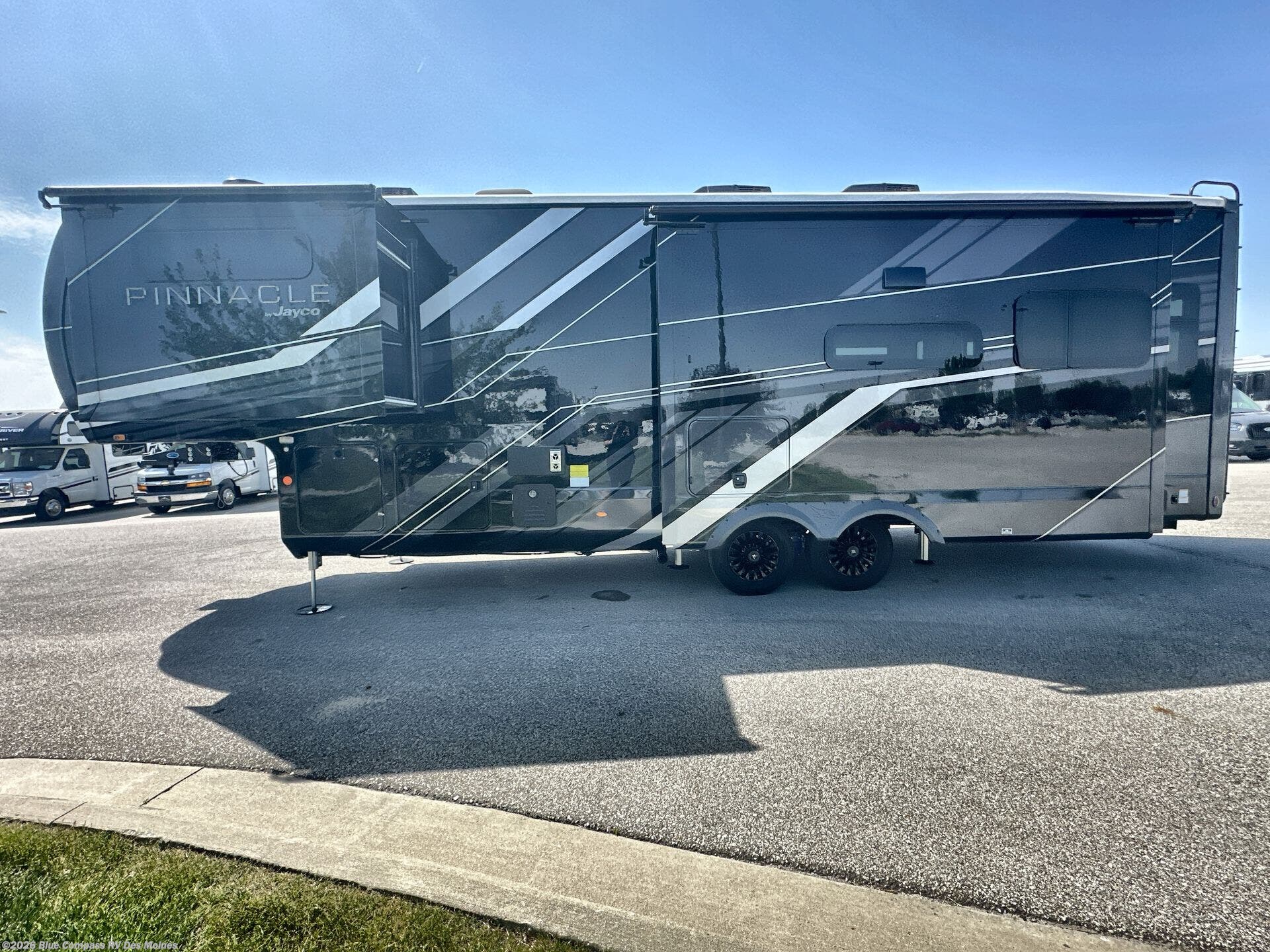 2026 Pinnacle 32RLTS by Jayco from Blue Compass RV Des Moines in Altoona, Iowa