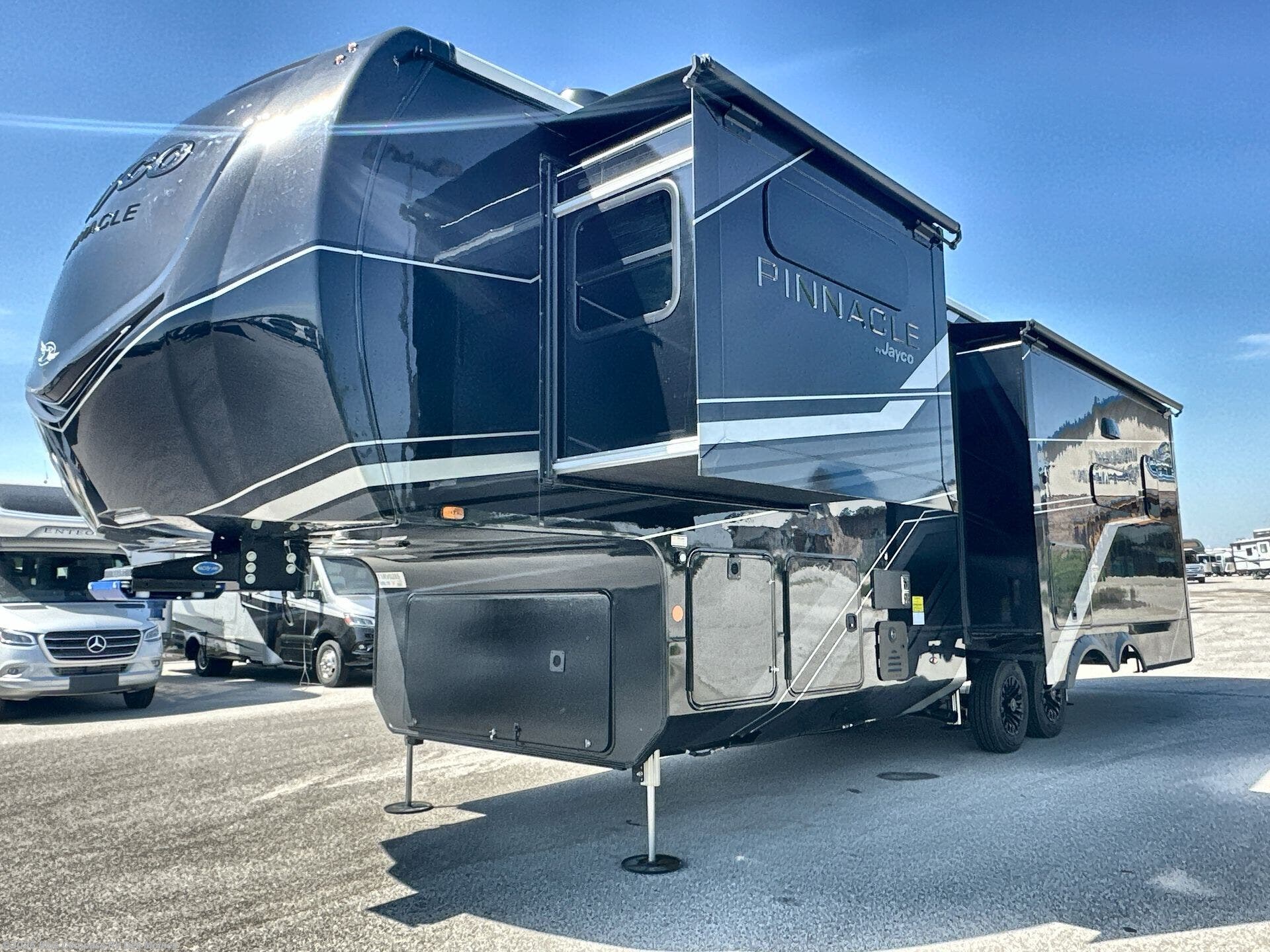 New 2026 Jayco Pinnacle 32RLTS available in Altoona, Iowa