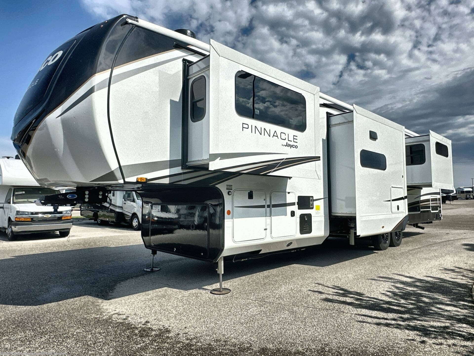 New 2026 Jayco Pinnacle 39FLOK available in Altoona, Iowa