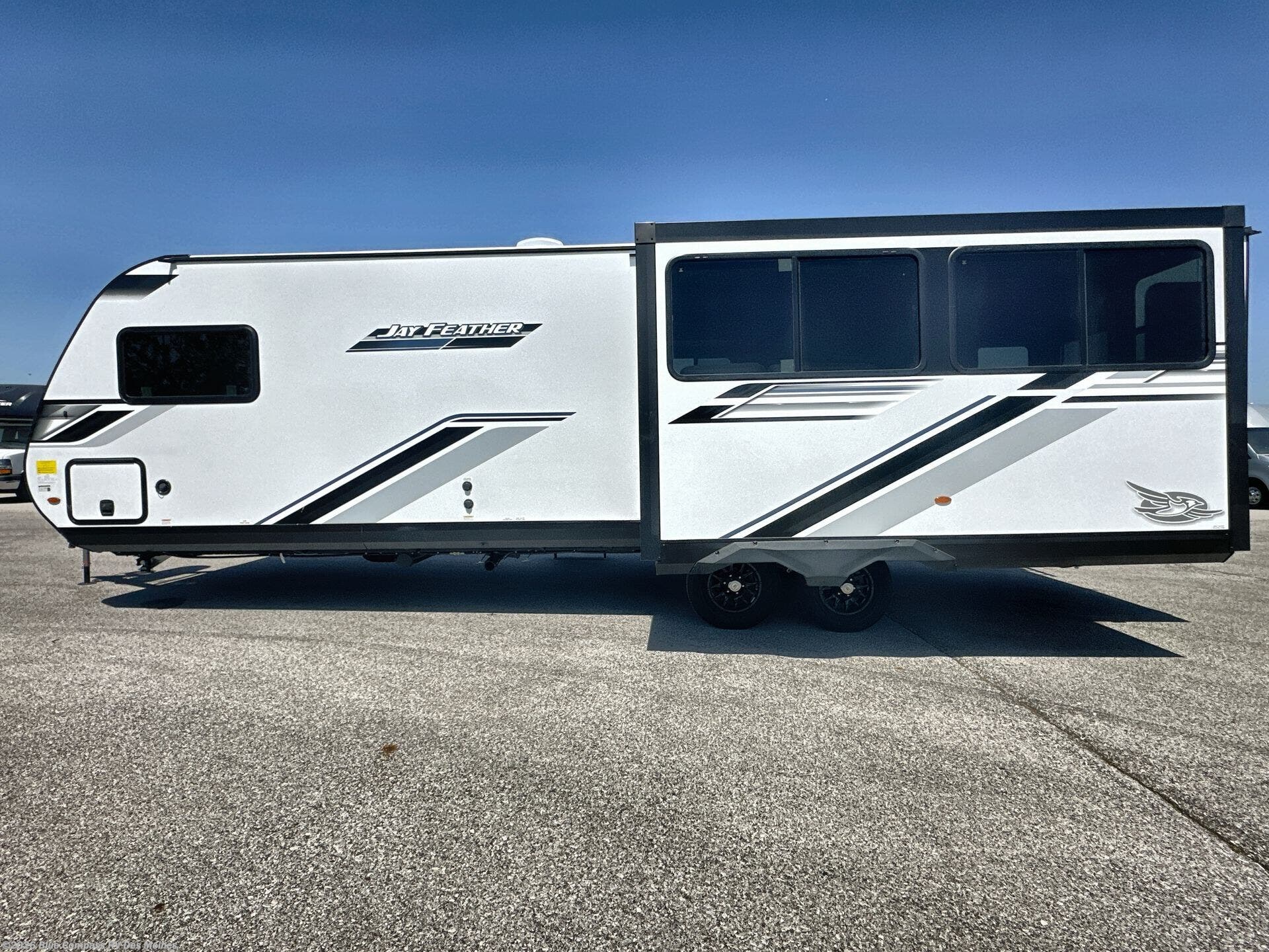 2026 Jay Feather 27MK by Jayco from Blue Compass RV Des Moines in Altoona, Iowa