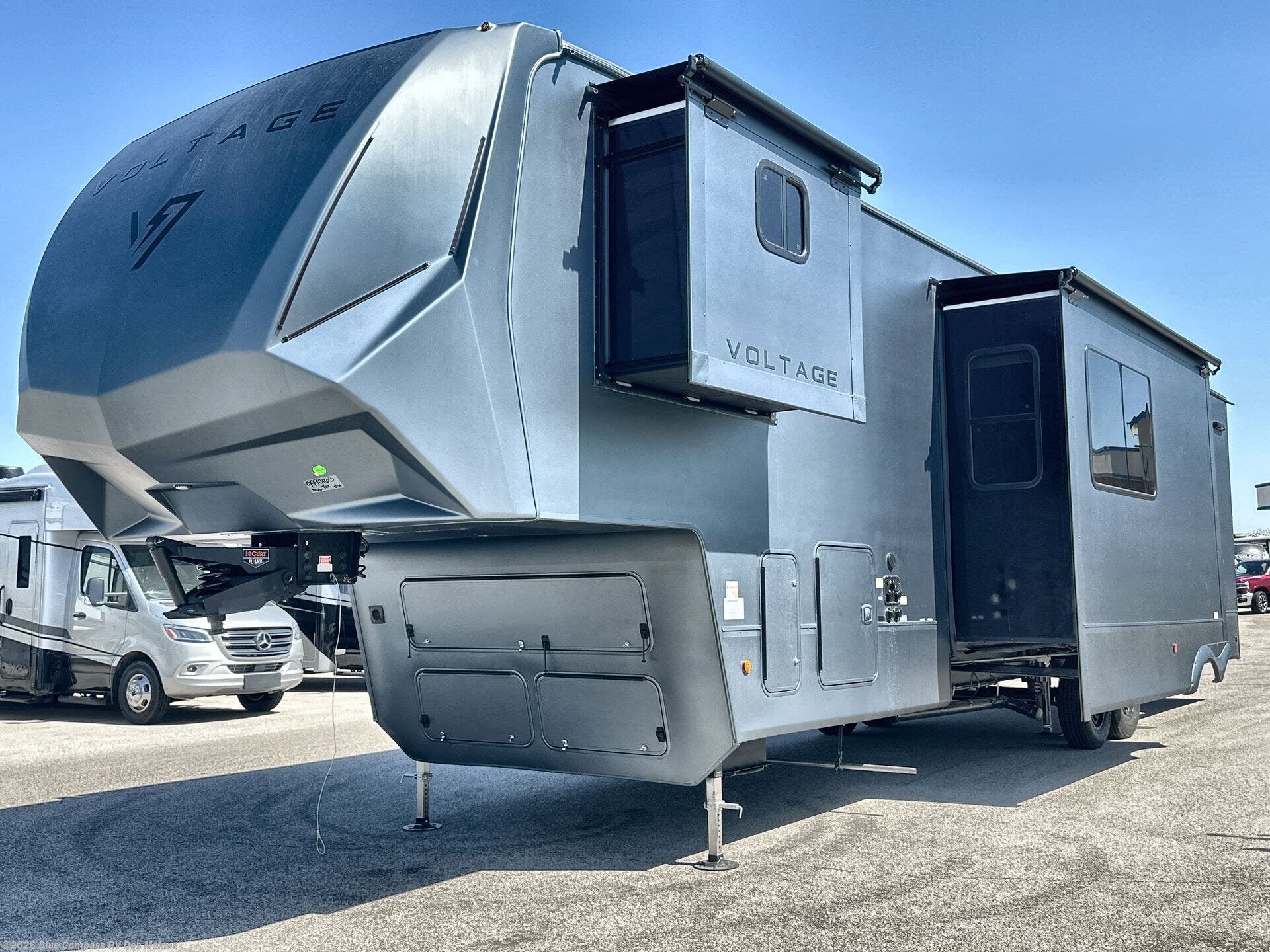 New 2026 Dutchmen Voltage V-Series 3800 available in Altoona, Iowa