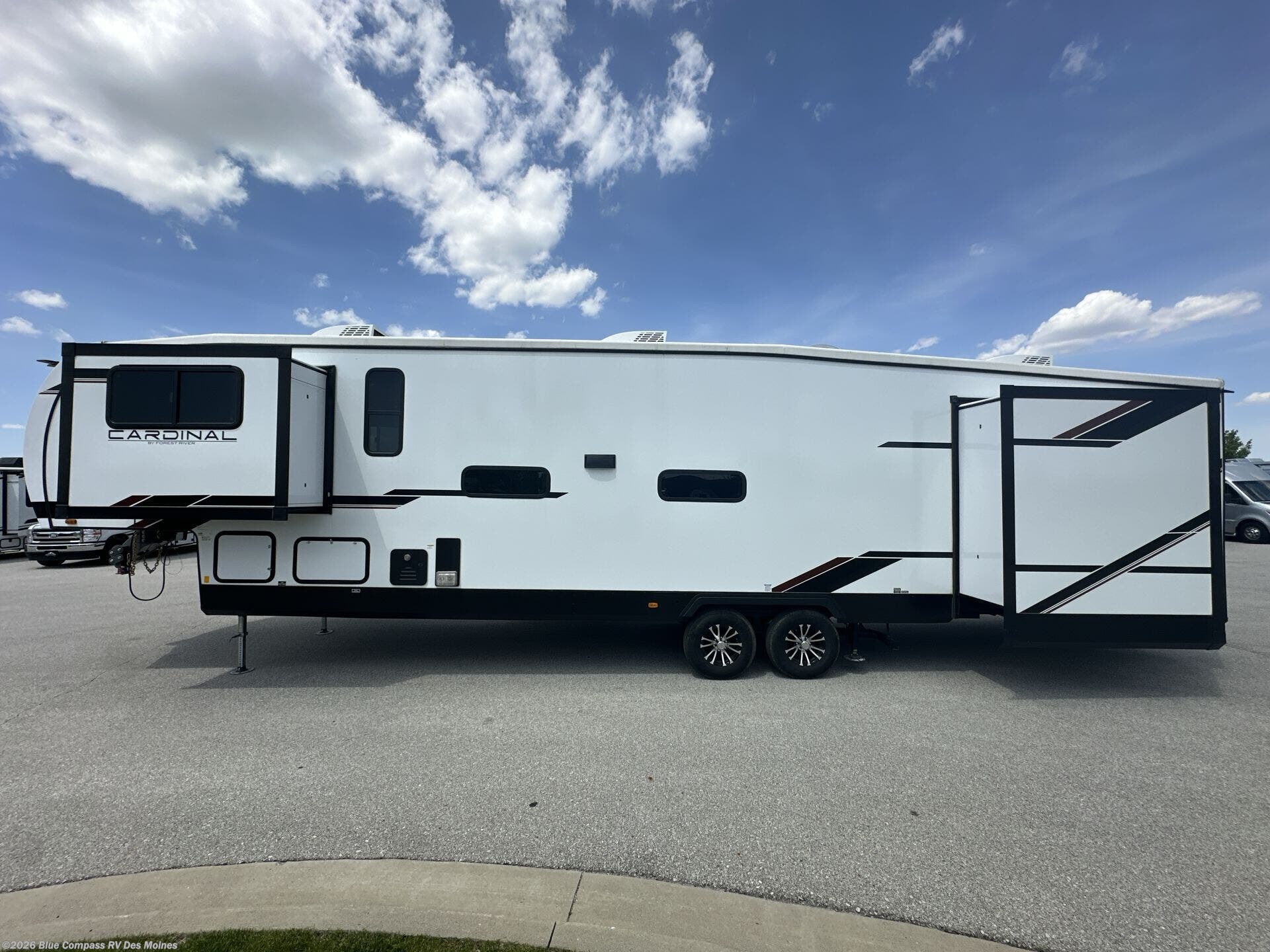 2024 Cardinal 35FL by Forest River from Blue Compass RV Des Moines in Altoona, Iowa