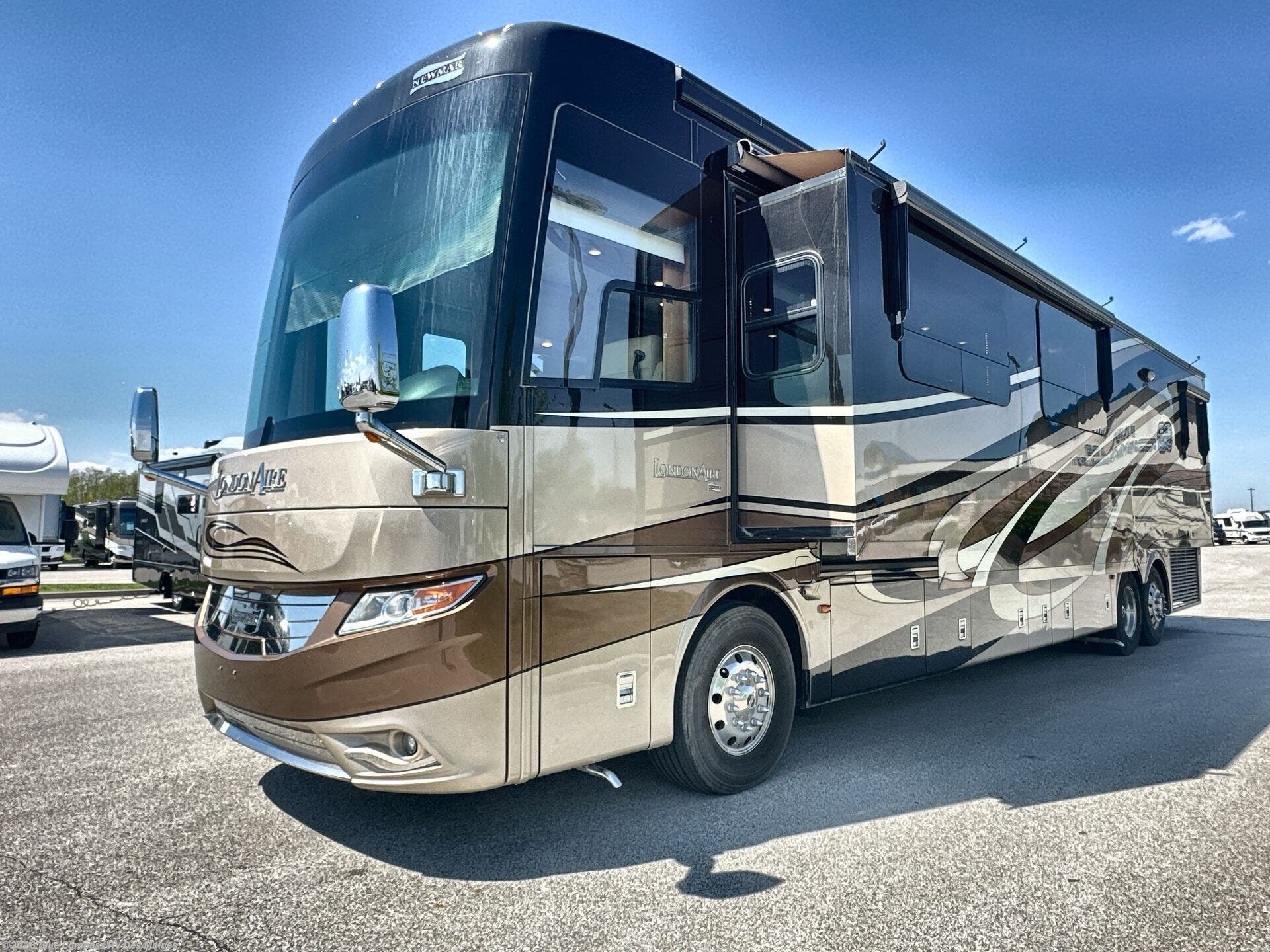 Used 2017 Newmar London Aire 4519 available in Altoona, Iowa