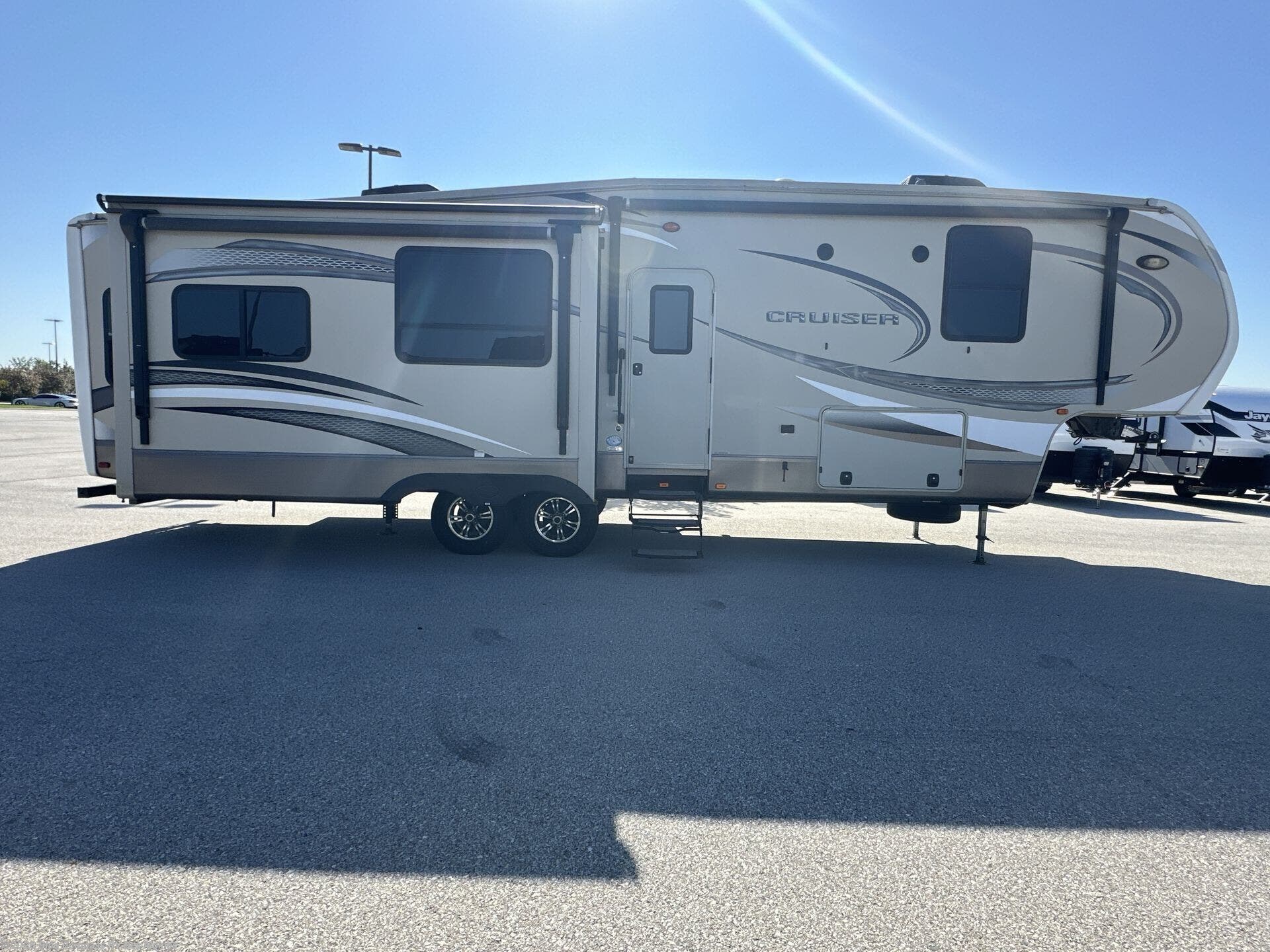 2016 Cruiser 333RL by CrossRoads from Blue Compass RV Des Moines in Altoona, Iowa
