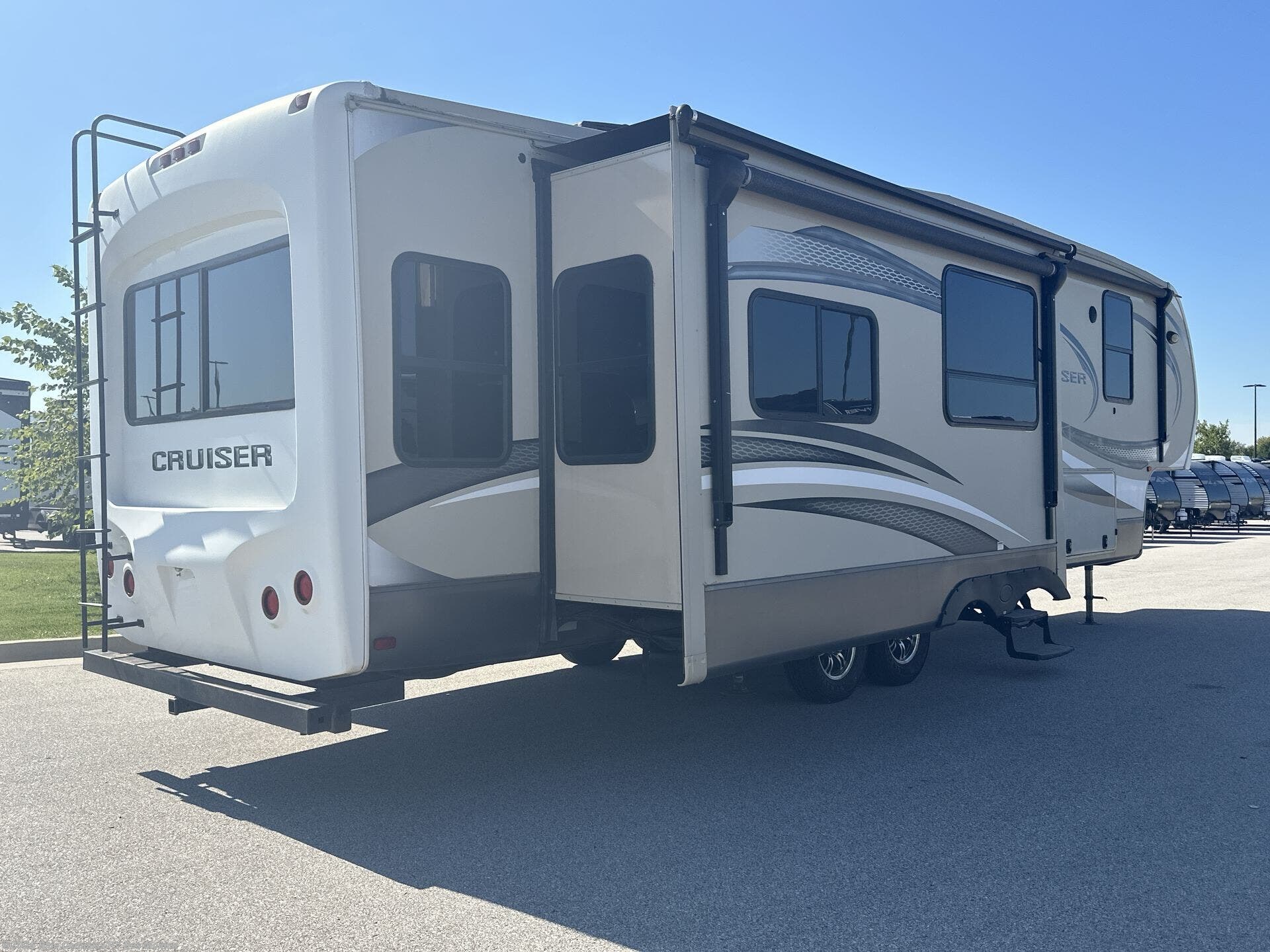 Used 2016 CrossRoads Cruiser 333RL available in Altoona, Iowa