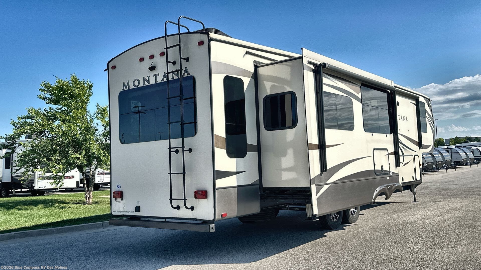 2017 Montana 3720RL by Keystone from Blue Compass RV Des Moines in Altoona, Iowa