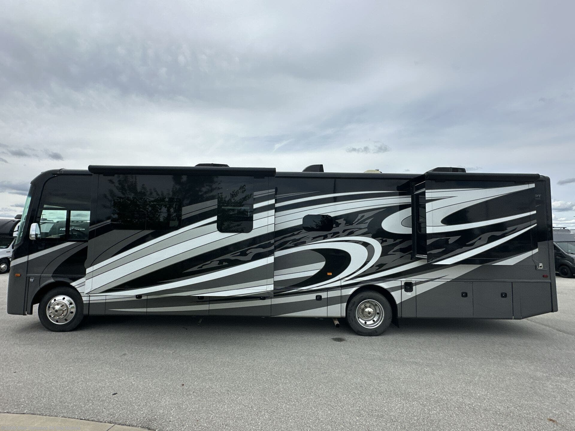 2019 Precept Prestige 36H by Jayco from Blue Compass RV Des Moines in Altoona, Iowa