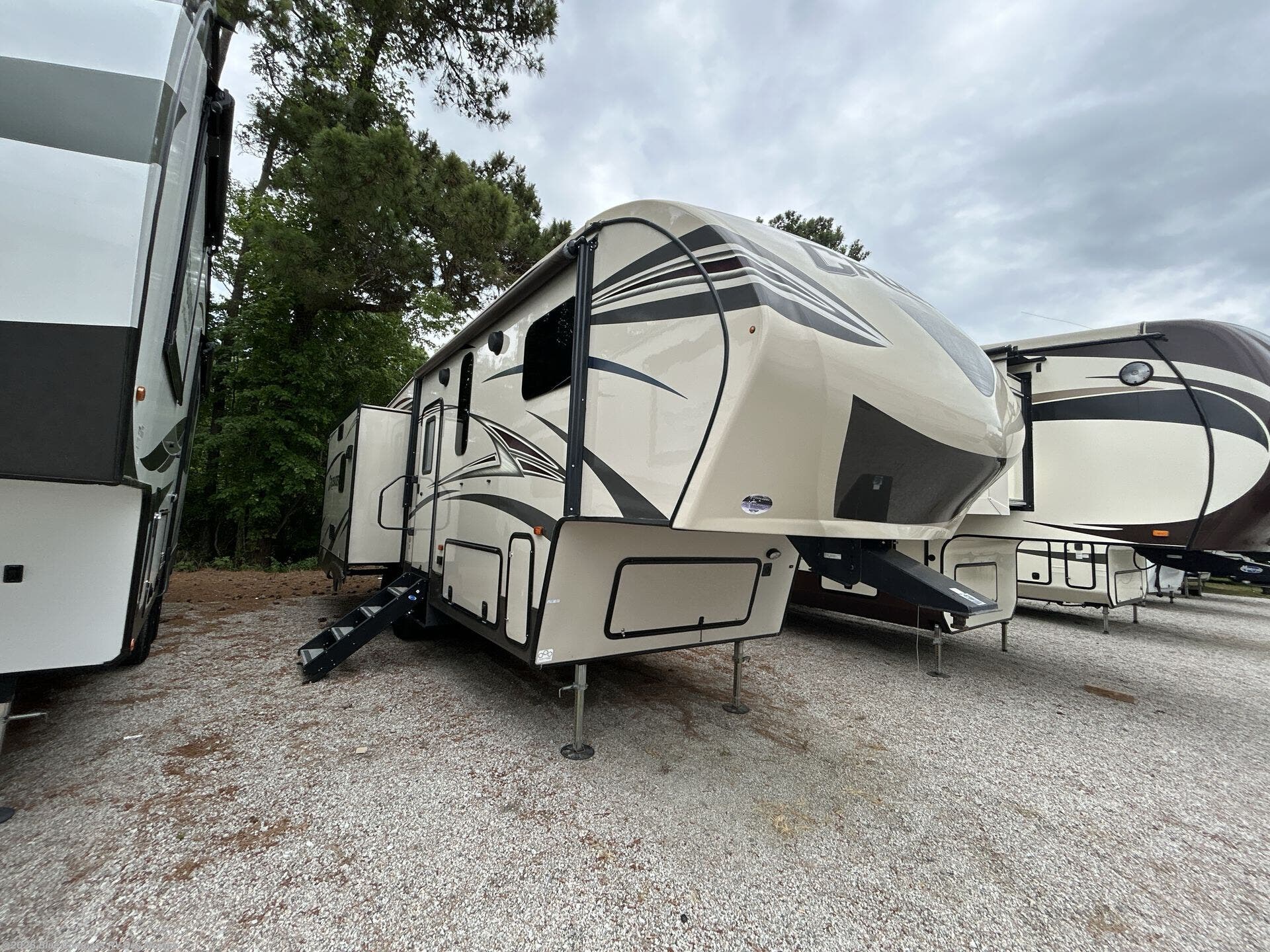 2016 Crusader 295RST by Prime Time from Blue Compass RV Des Moines in Altoona, Iowa