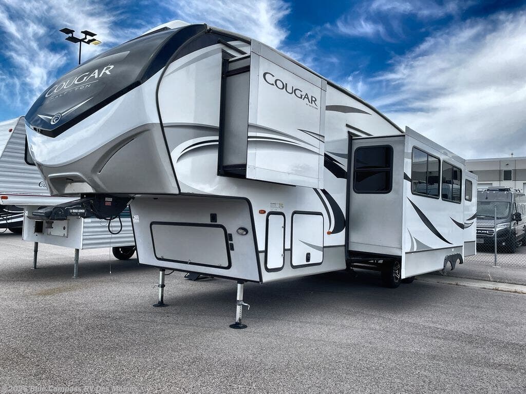 Used 2022 Keystone Cougar 32BHS available in Altoona, Iowa
